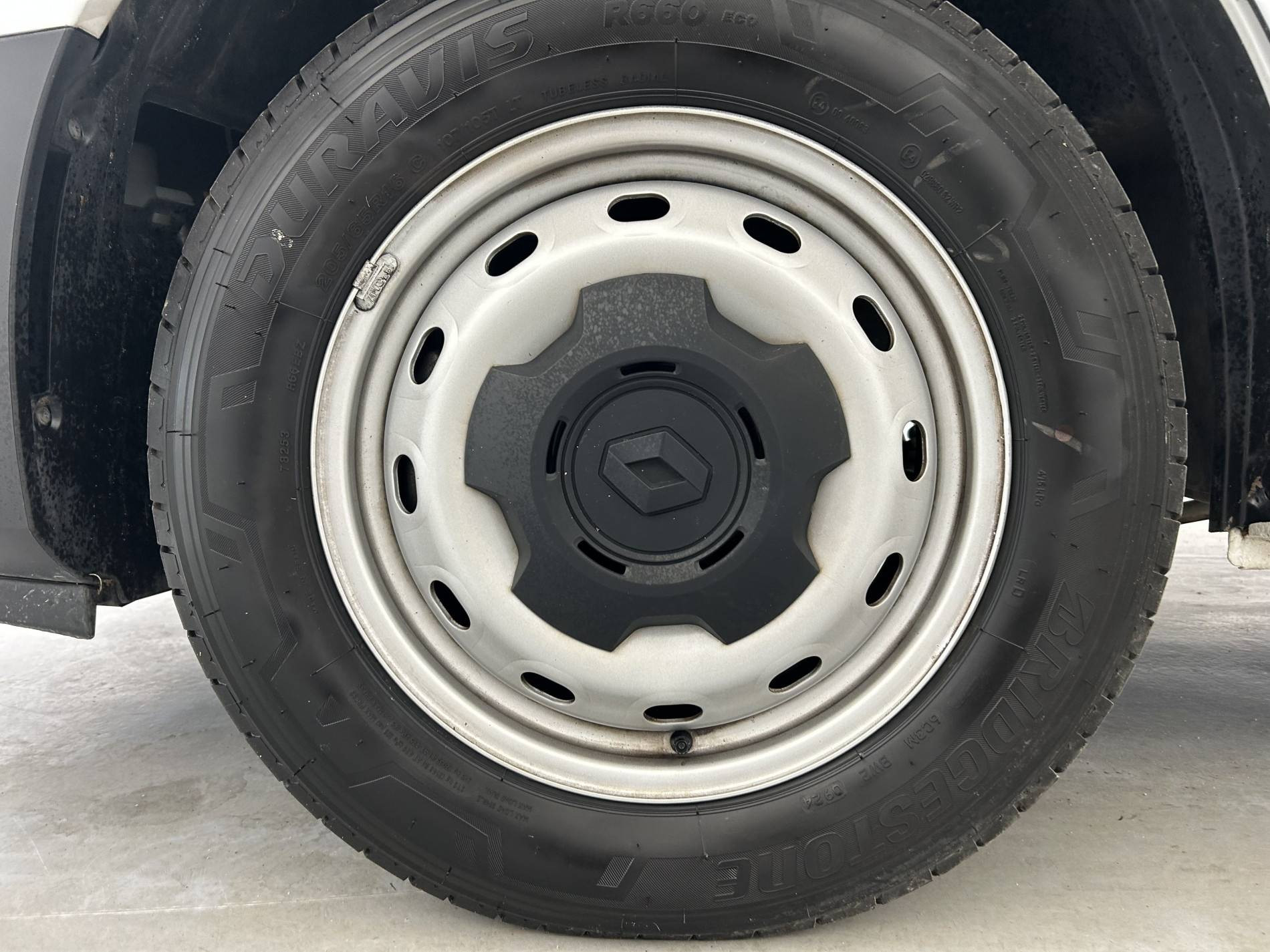 Vente en ligne Renault Trafic 3 Fourgon TRAFIC FGN L1H1 3T BLUE DCI 130 GSR2 au prix de 25 890 €