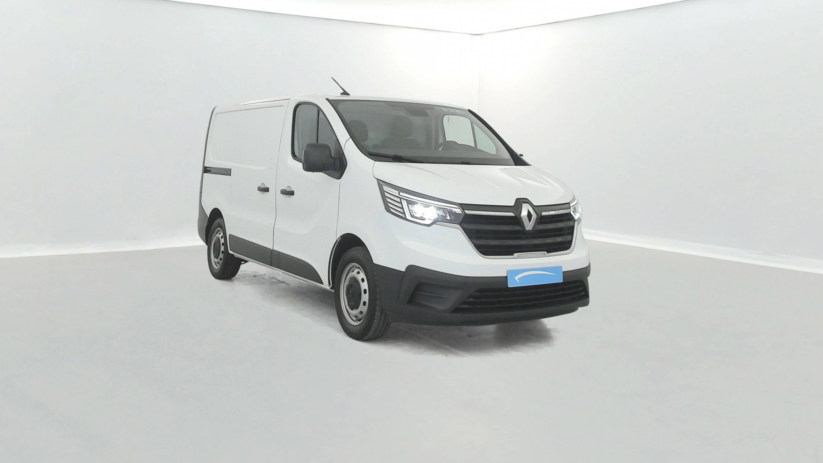 Vente en ligne Renault Trafic 3 Fourgon TRAFIC FGN L1H1 3T BLUE DCI 130 GSR2 au prix de 25 890 €