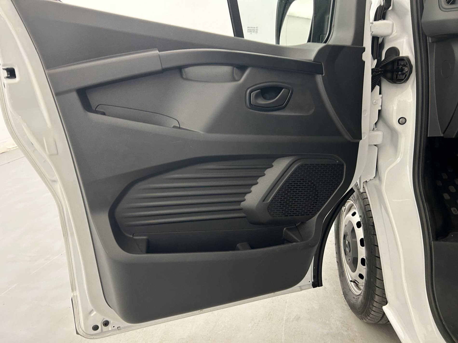 Vente en ligne Renault Trafic 3 Fourgon TRAFIC FGN L1H1 3T BLUE DCI 130 GSR2 au prix de 25 890 €