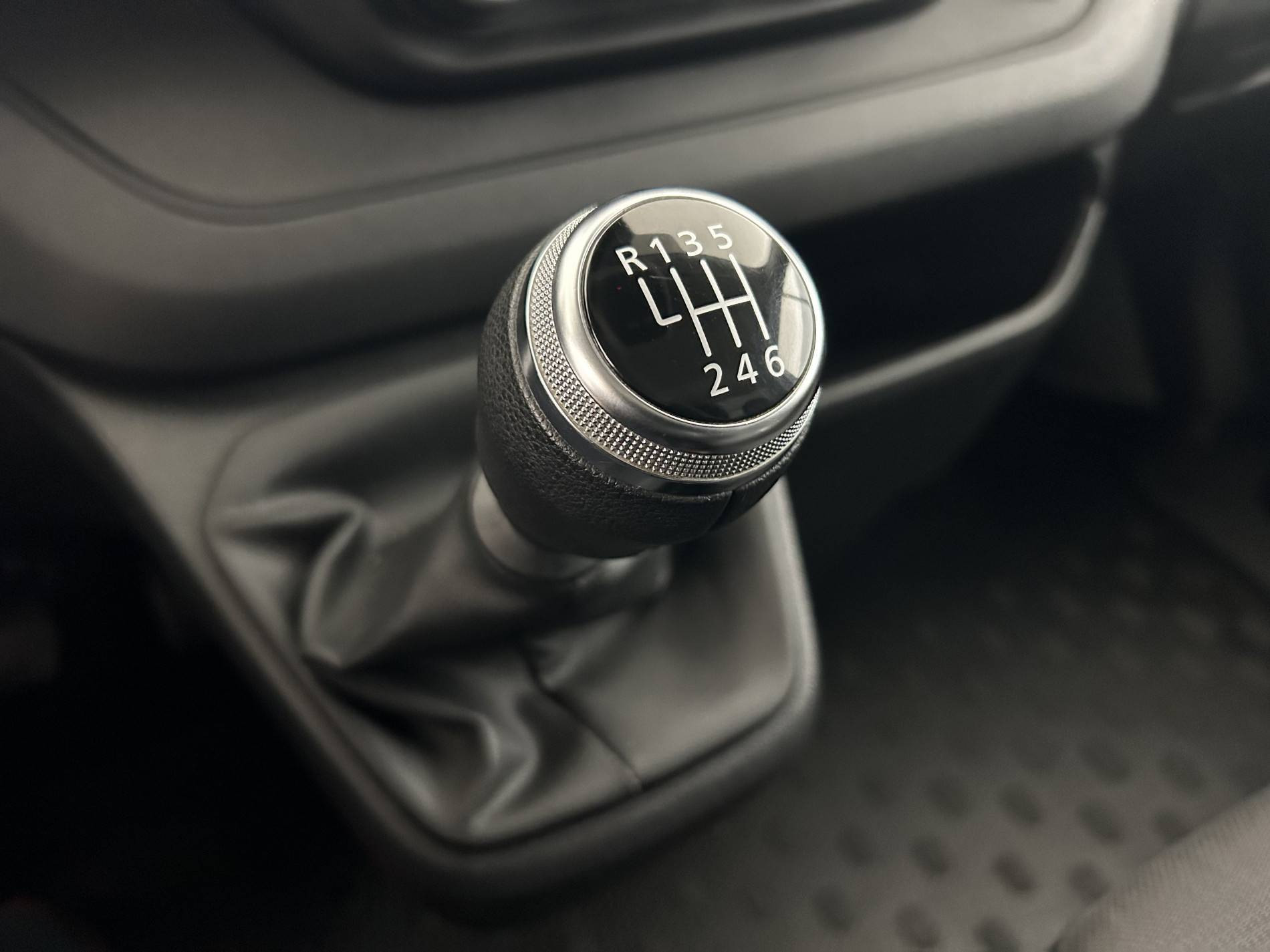 Vente en ligne Renault Trafic 3 Fourgon TRAFIC FGN L1H1 3T BLUE DCI 130 GSR2 au prix de 25 890 €