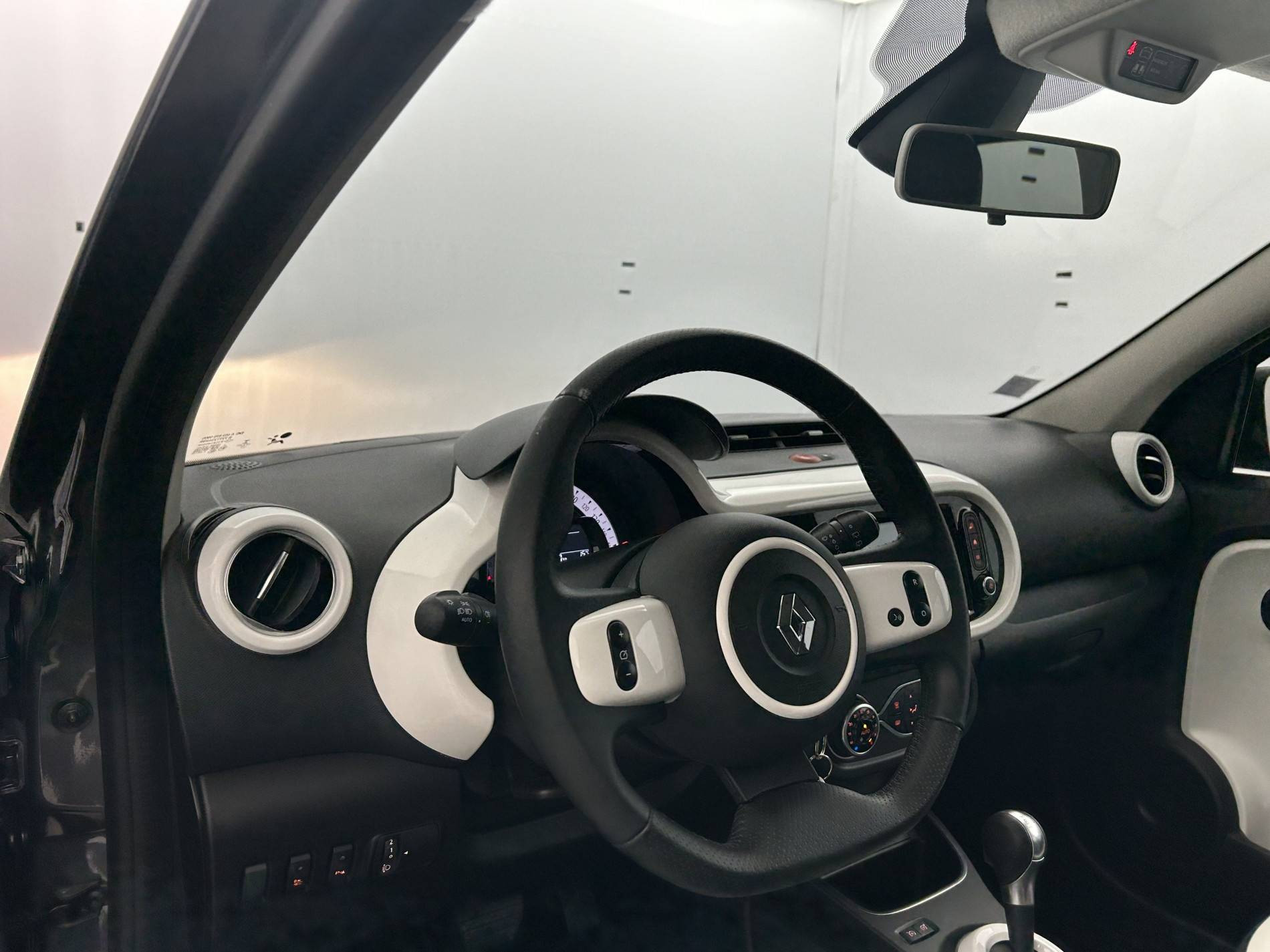 Vente en ligne Renault Twingo Electrique Twingo III E-Tech au prix de 11 790 €