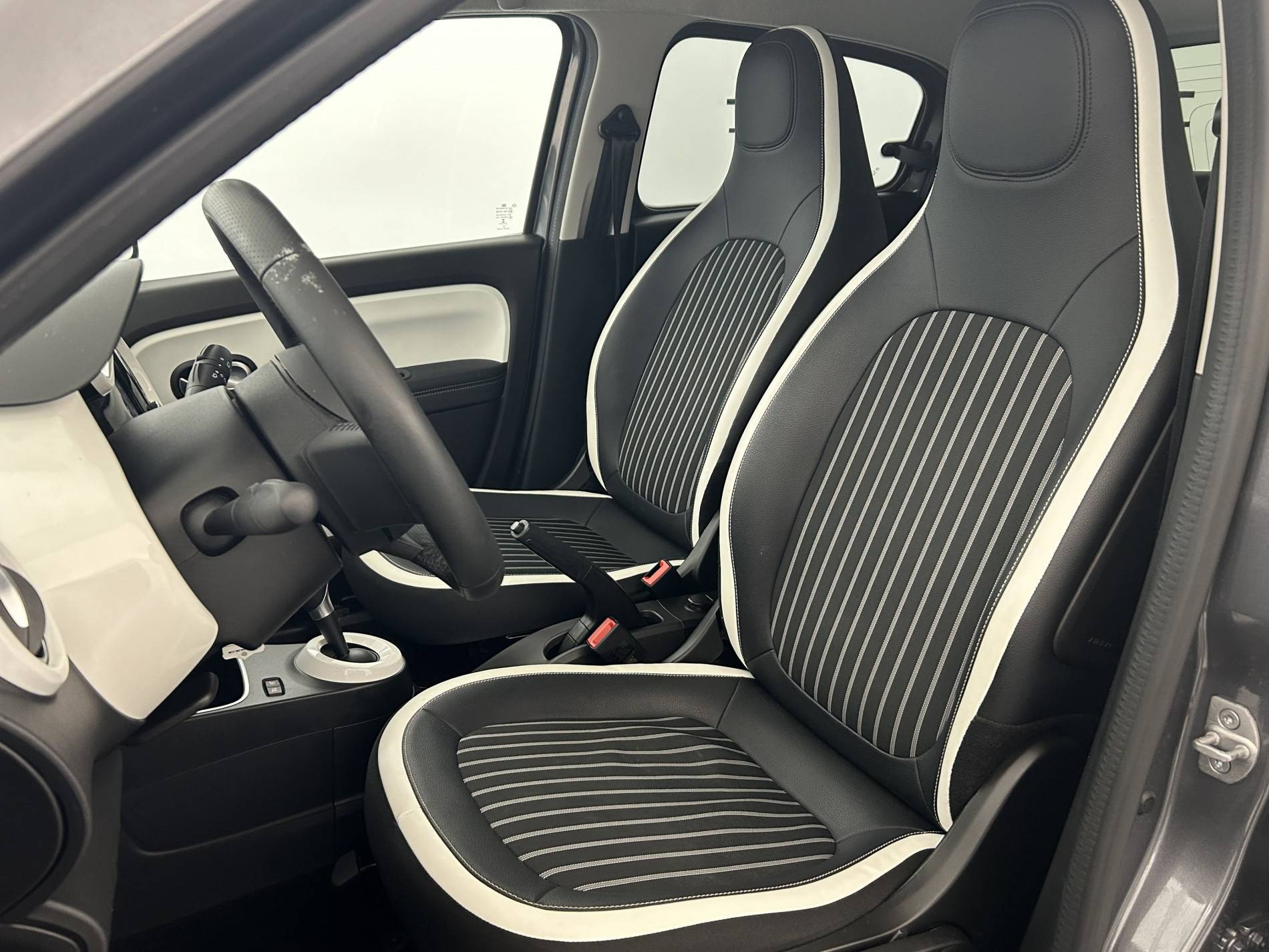 Vente en ligne Renault Twingo Electrique Twingo III E-Tech au prix de 11 790 €