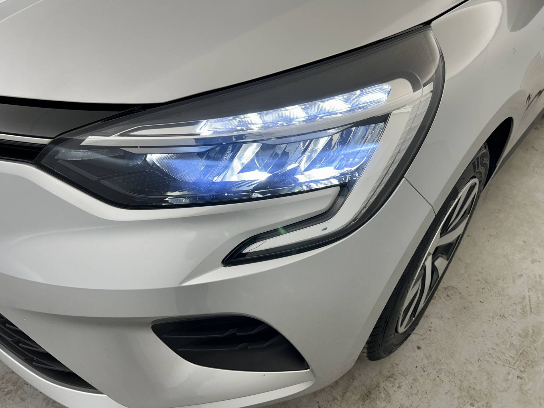 Vente en ligne Renault Clio 5 Clio TCe 90 au prix de 15 990 €