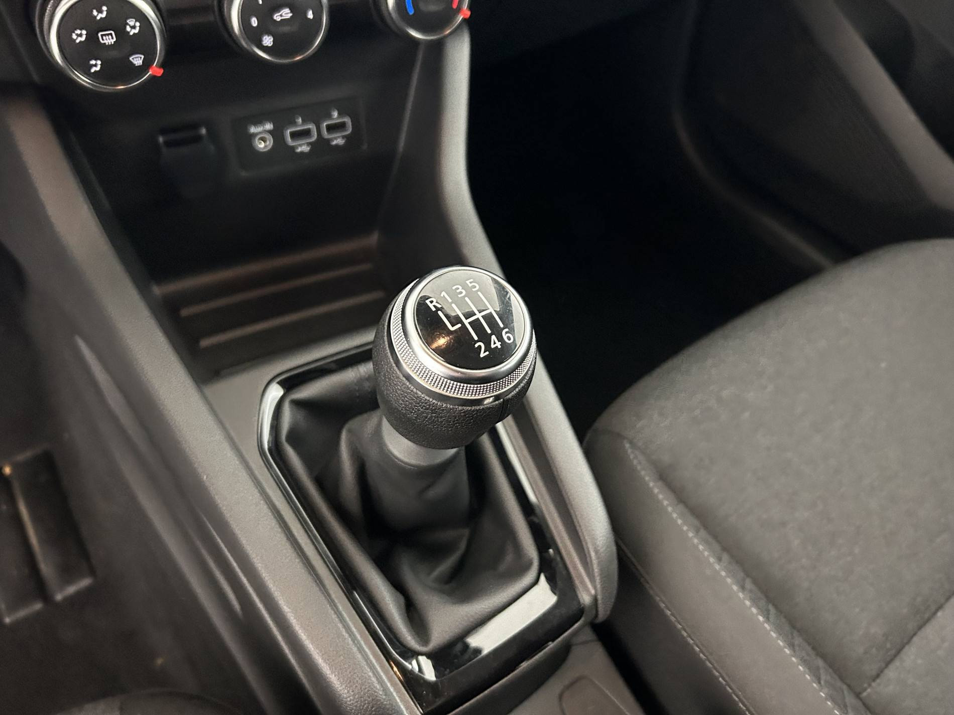 Vente en ligne Renault Clio 5 Clio TCe 90 au prix de 15 990 €