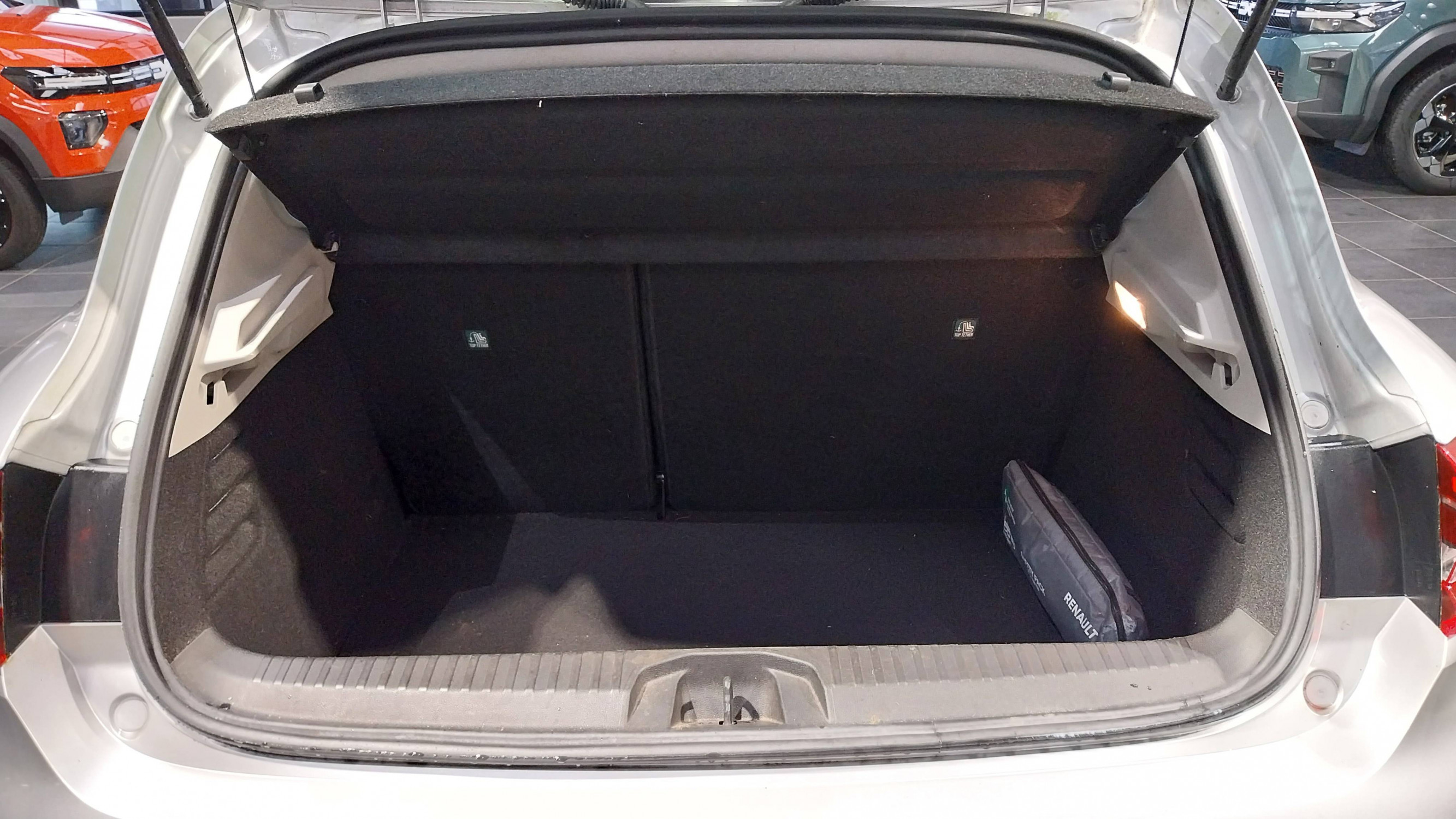 Vente en ligne Renault Clio 5 Clio E-Tech 140 - 21N au prix de 16 890 €