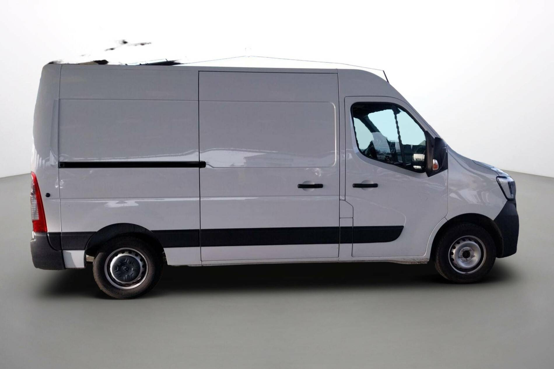 Vente en ligne Renault Master Fourgon MASTER FGN TRAC F3500 L2H2 BLUE DCI 135 au prix de 28 890 €