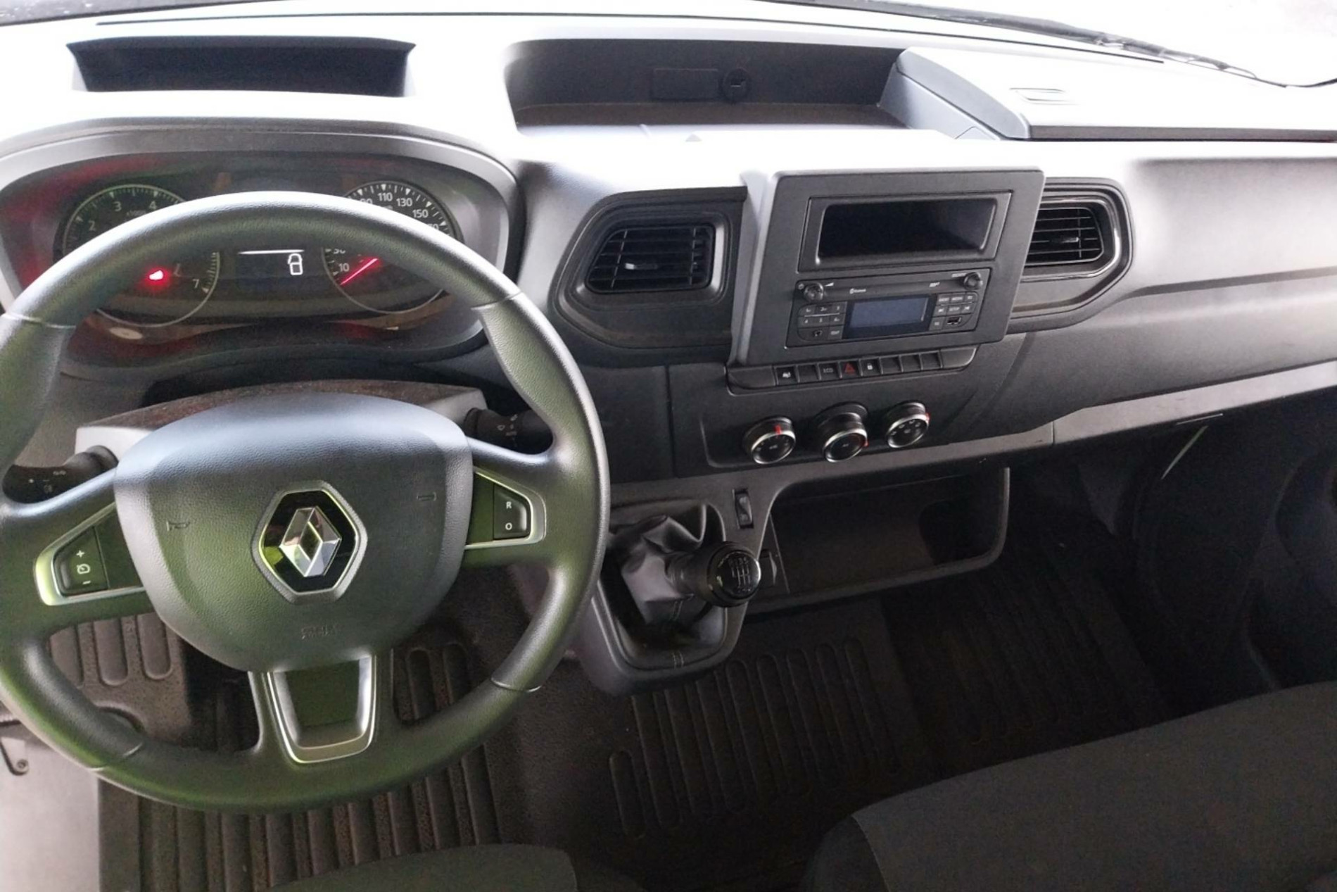 Vente en ligne Renault Master Fourgon MASTER FGN TRAC F3500 L2H2 BLUE DCI 135 au prix de 28 890 €