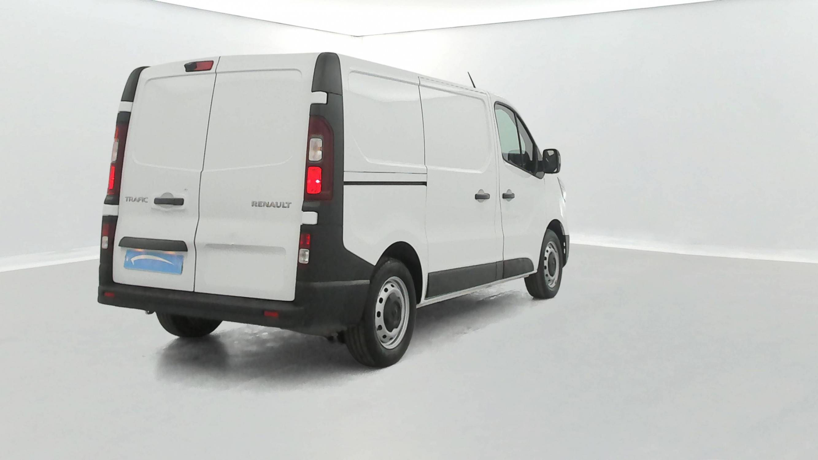 Vente en ligne Renault Trafic 3 Fourgon TRAFIC FGN L1H1 3T BLUE DCI 130 GSR2 au prix de 24 990 €