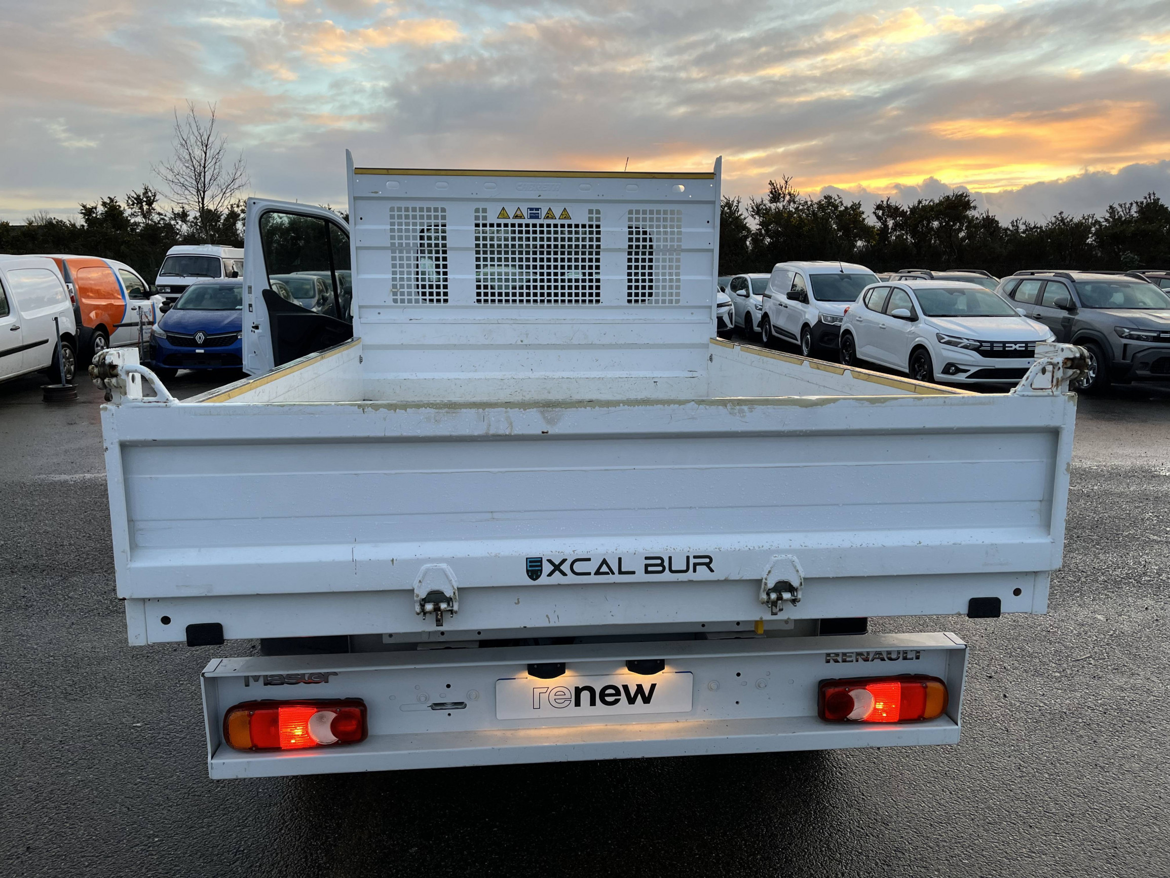 Vente en ligne Renault Master 3 Châssis Cabine MASTER BENNE CC PROP RJ3500 L2 PAFC BLUE DCI 130 EURO VI au prix de 34 990 €