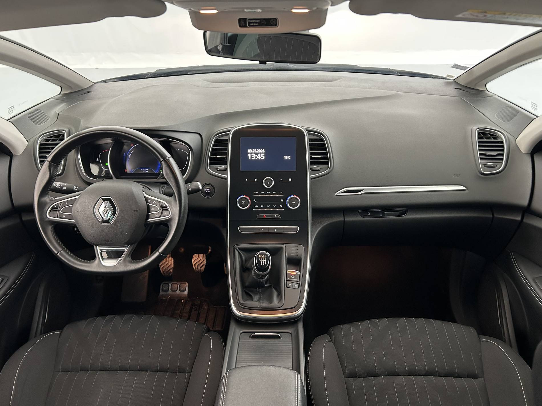 Vente en ligne Renault Scenic 4 Scenic Blue dCi 120 au prix de 16 890 €