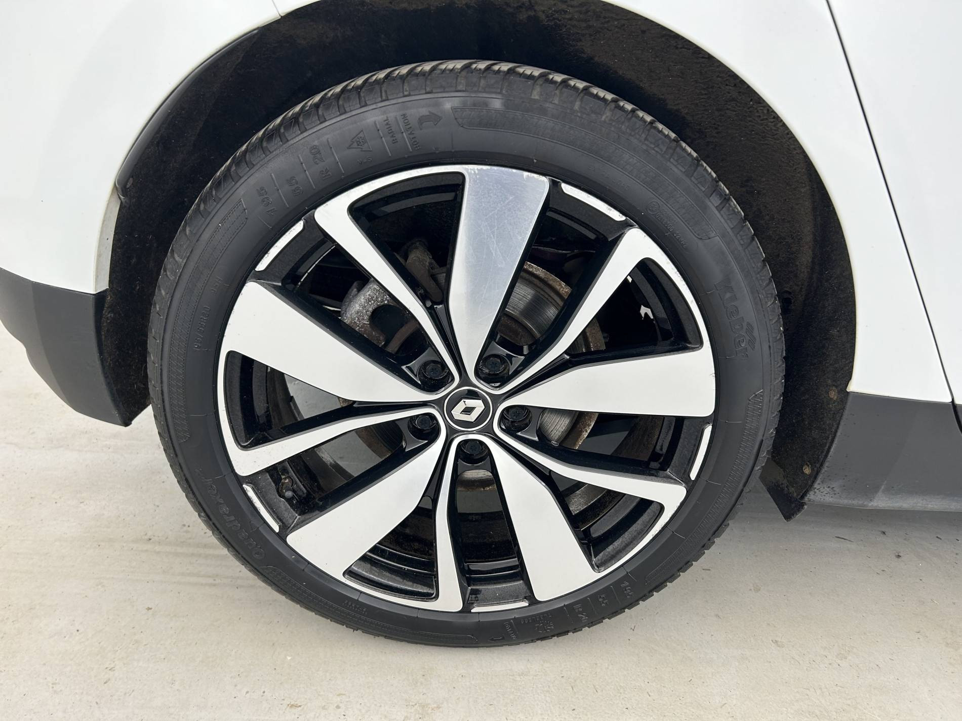 Vente en ligne Renault Scenic 4 Scenic Blue dCi 120 au prix de 16 890 €