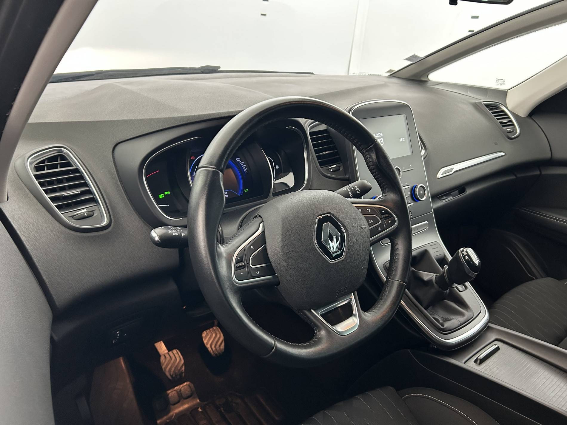 Vente en ligne Renault Scenic 4 Scenic Blue dCi 120 au prix de 16 890 €