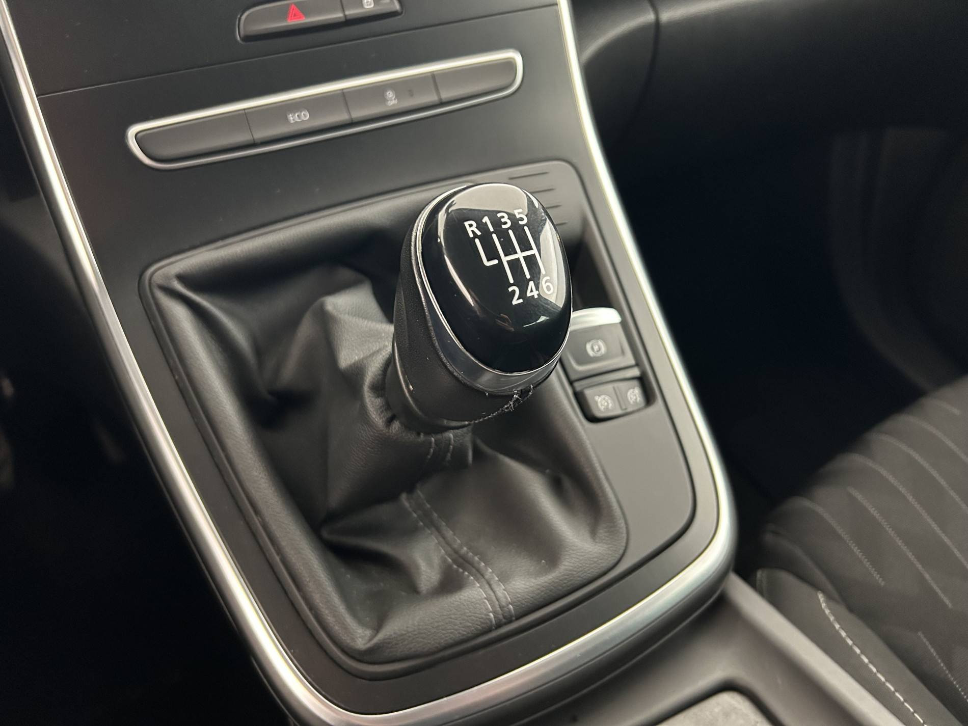 Vente en ligne Renault Scenic 4 Scenic Blue dCi 120 au prix de 16 890 €