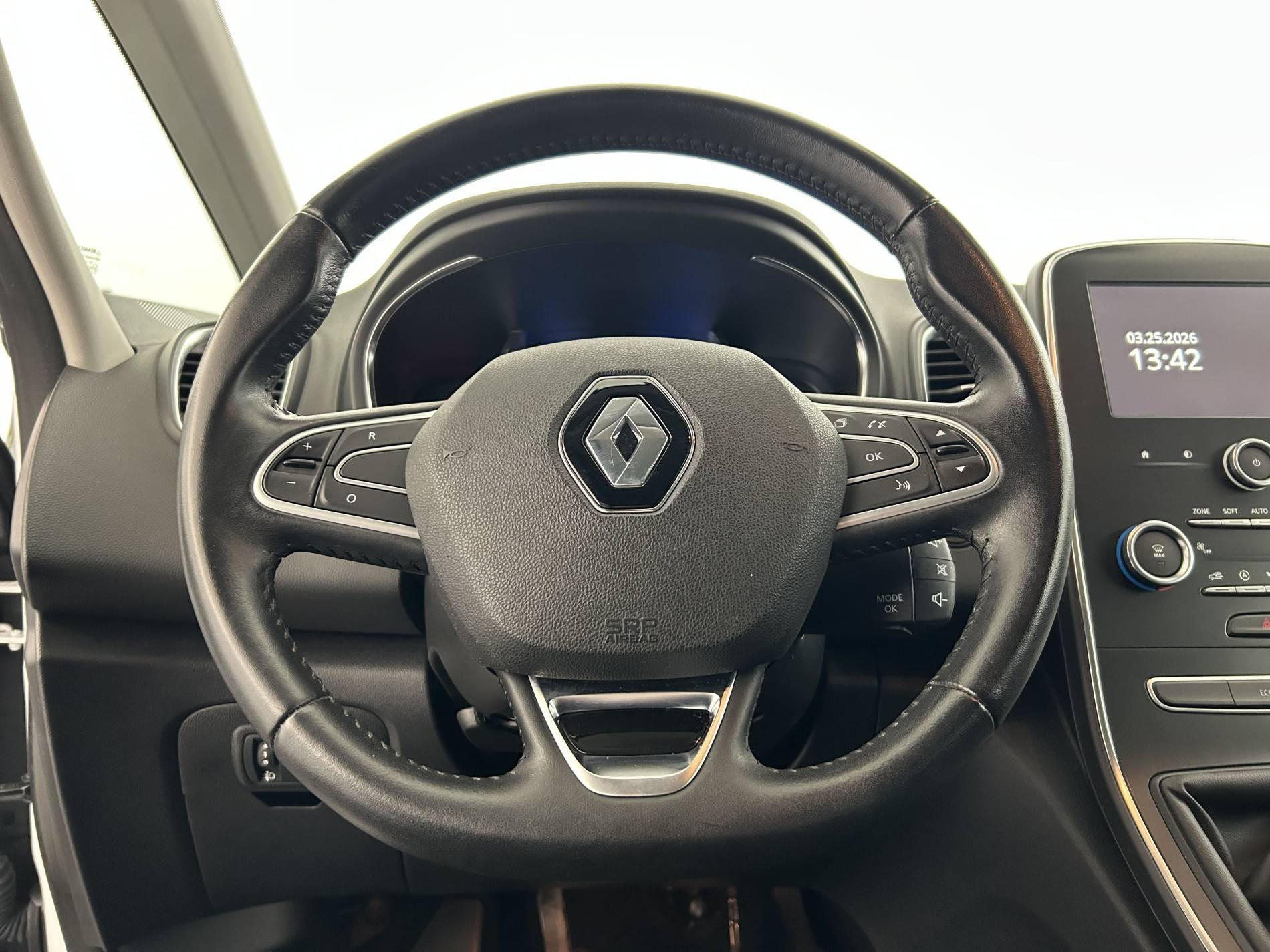 Vente en ligne Renault Scenic 4 Scenic Blue dCi 120 au prix de 16 890 €