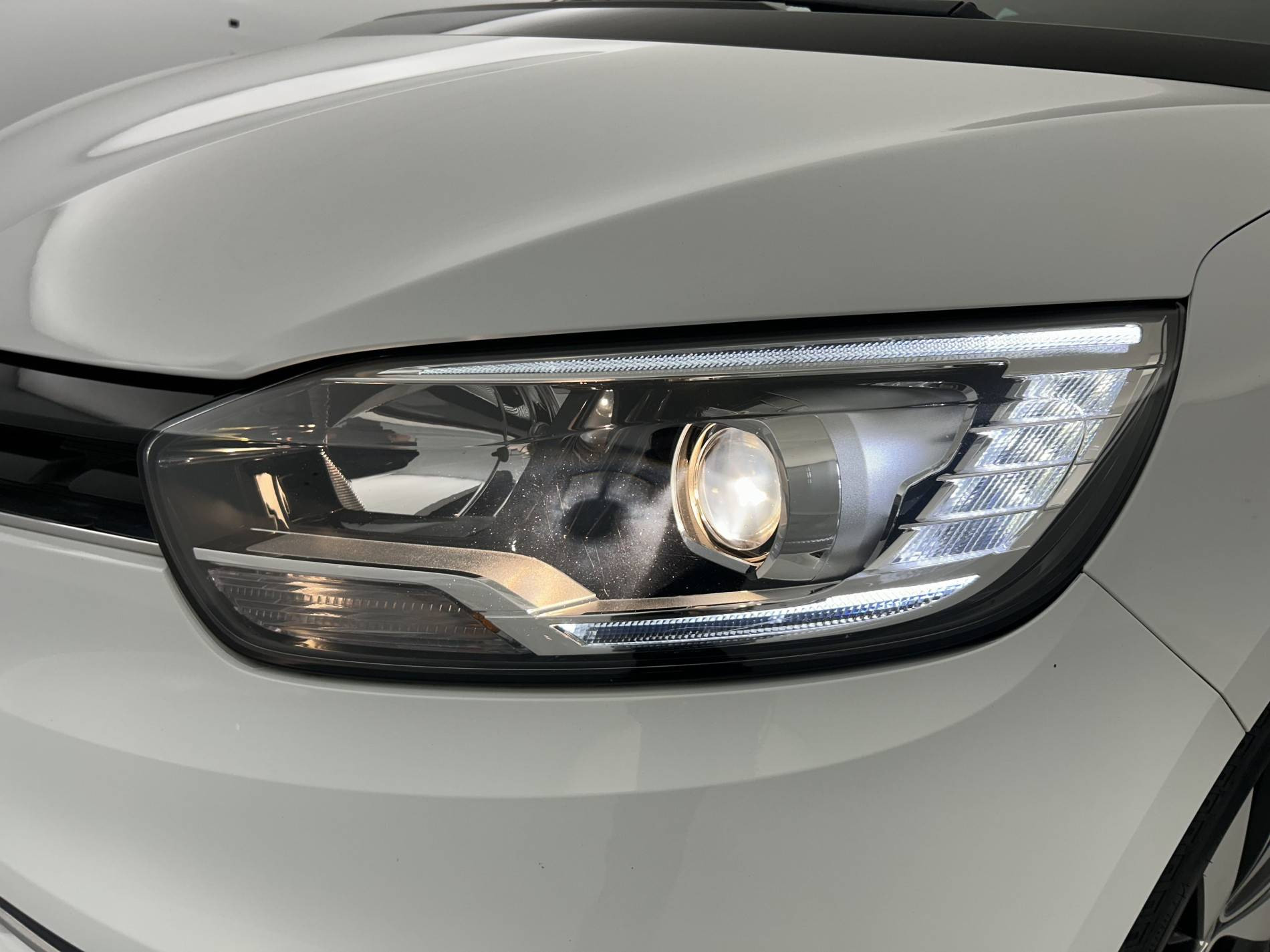 Vente en ligne Renault Scenic 4 Scenic Blue dCi 120 au prix de 16 890 €