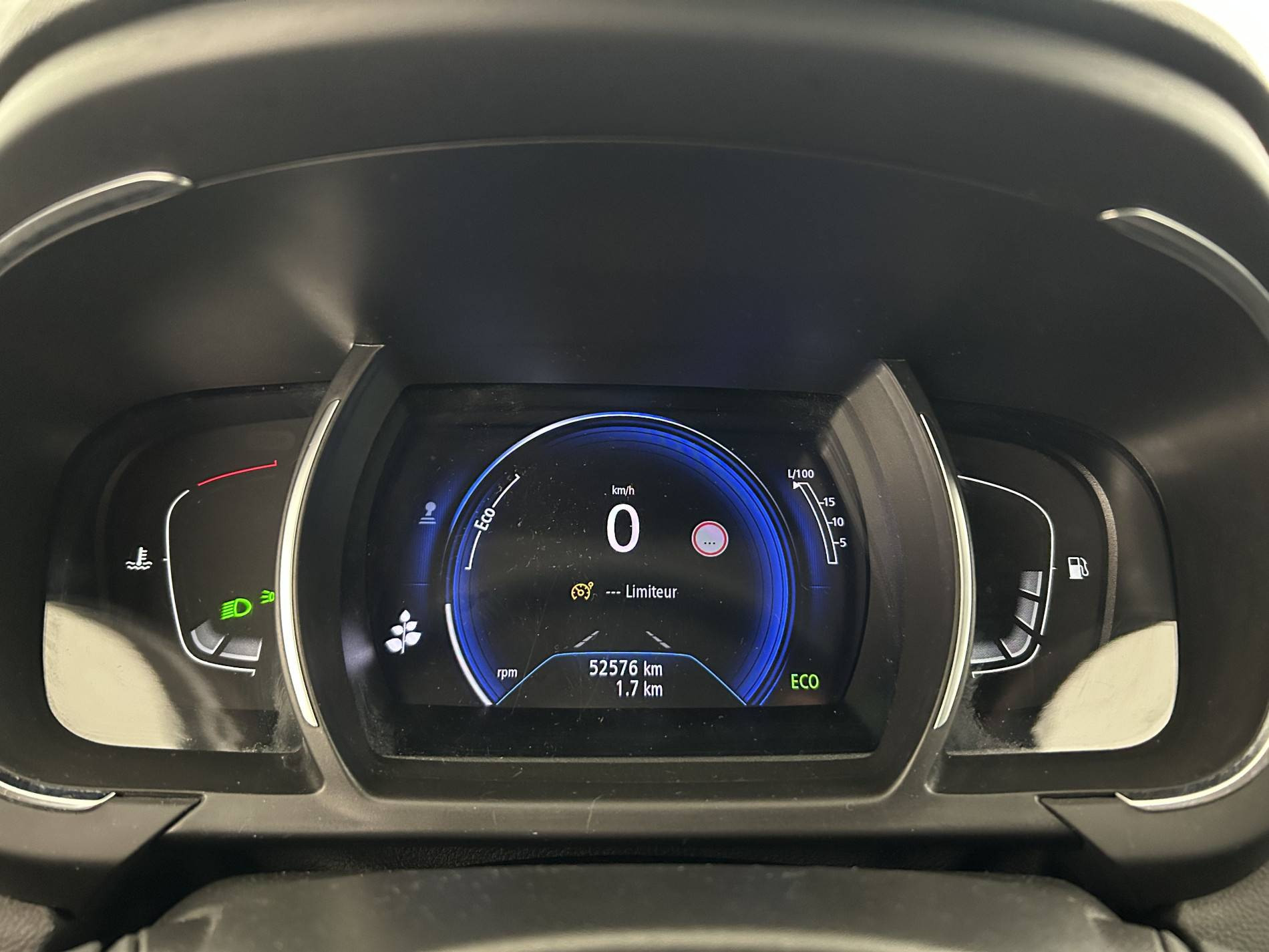 Vente en ligne Renault Scenic 4 Scenic Blue dCi 120 au prix de 16 890 €