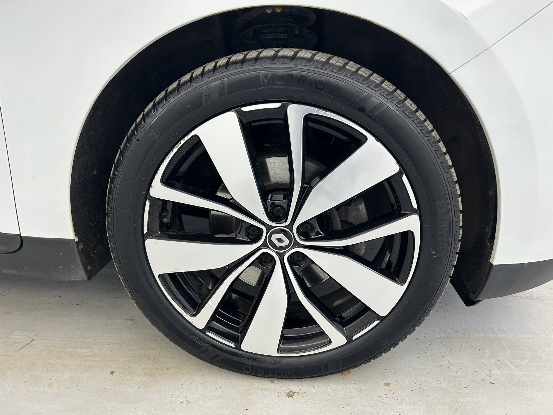 Vente en ligne Renault Scenic 4 Scenic Blue dCi 120 au prix de 16 890 €