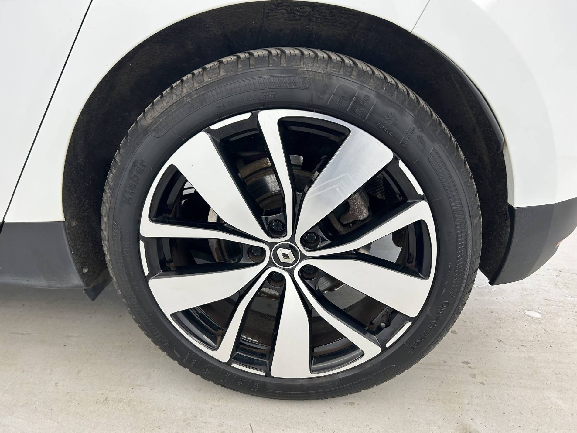 Vente en ligne Renault Scenic 4 Scenic Blue dCi 120 au prix de 16 890 €