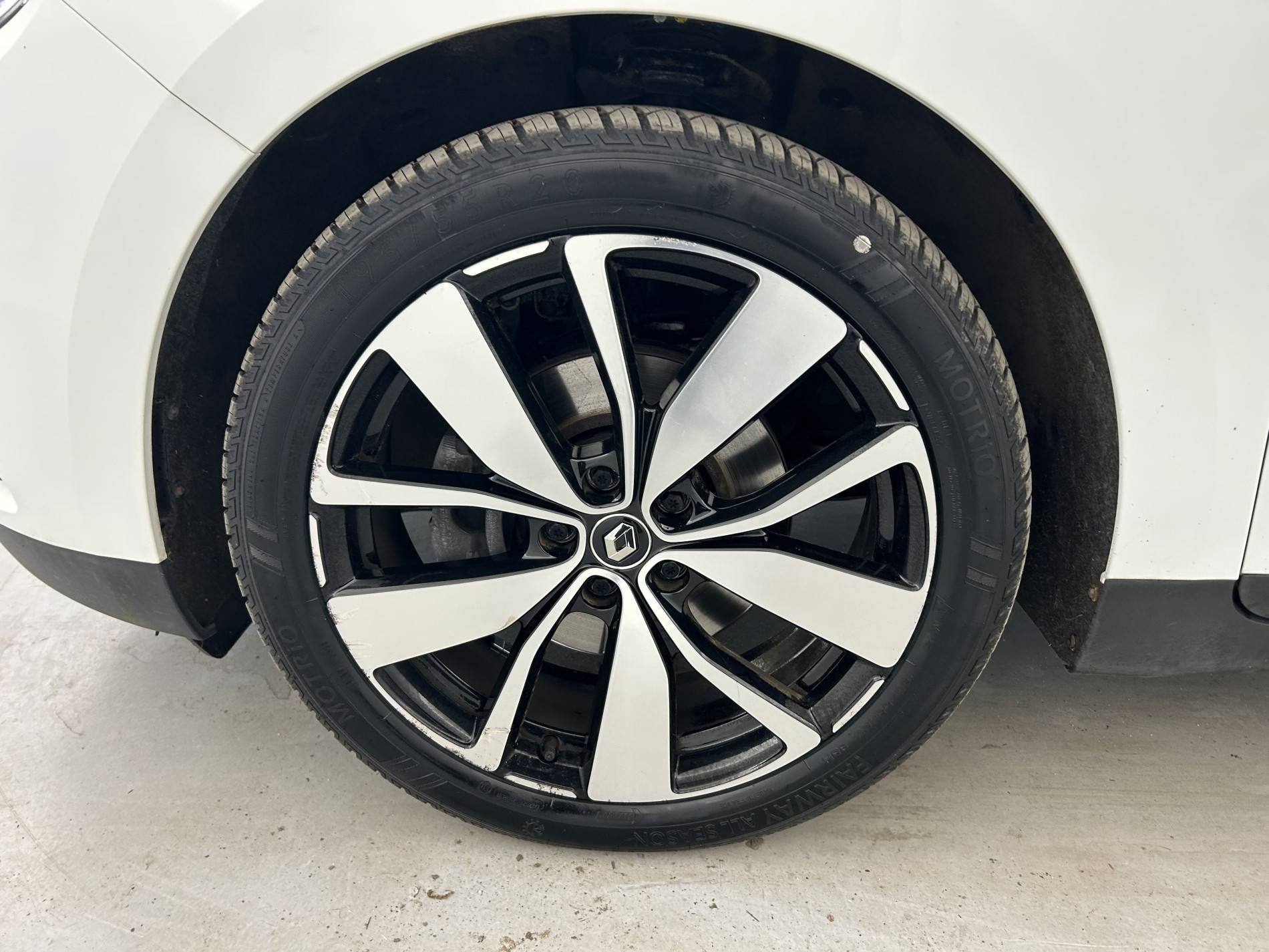 Vente en ligne Renault Scenic 4 Scenic Blue dCi 120 au prix de 16 890 €