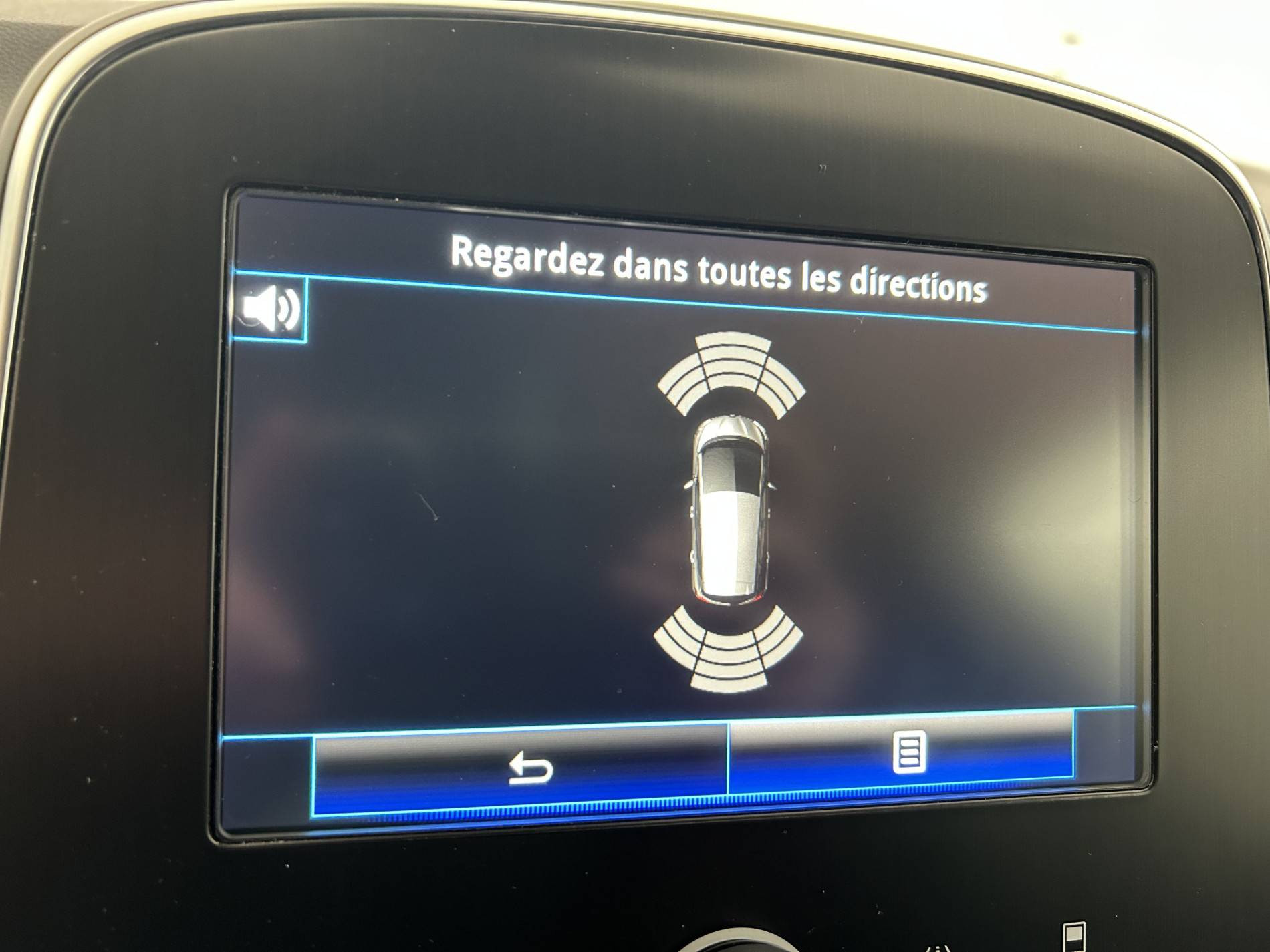 Vente en ligne Renault Scenic 4 Scenic Blue dCi 120 au prix de 16 890 €