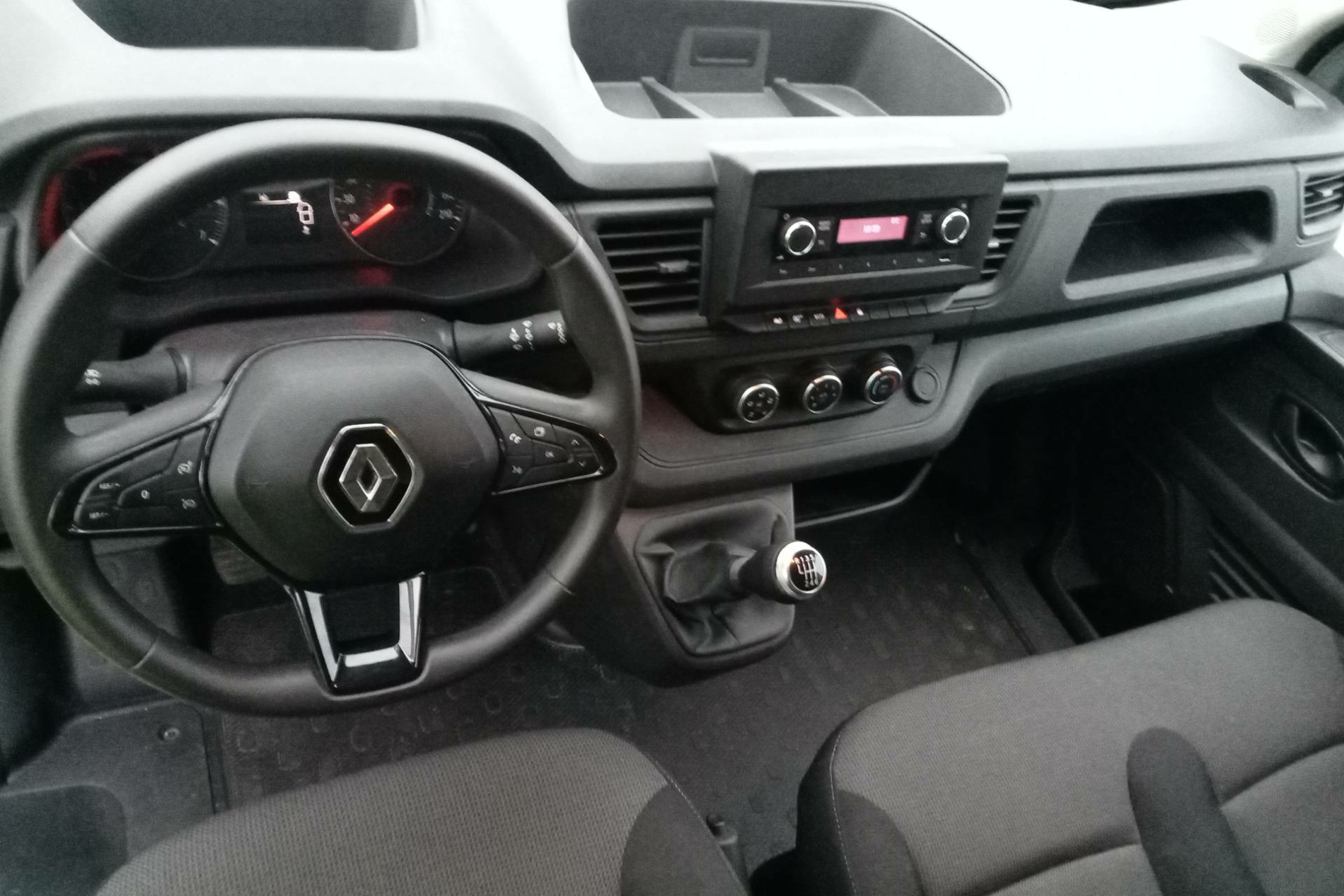 Vente en ligne Renault Trafic 3 Fourgon TRAFIC FGN L1H1 3T BLUE DCI 130 GSR2 au prix de 25 890 €