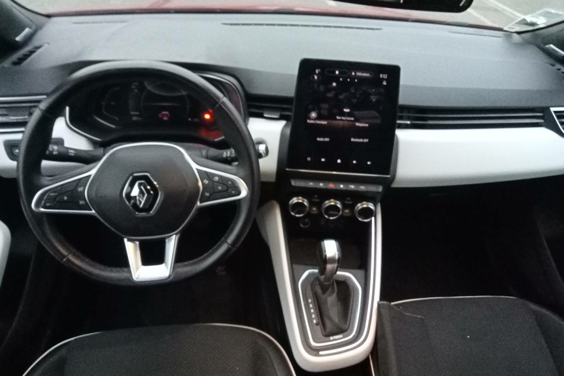 Vente en ligne Renault Clio 5 Clio E-Tech 140 au prix de 16 490 €