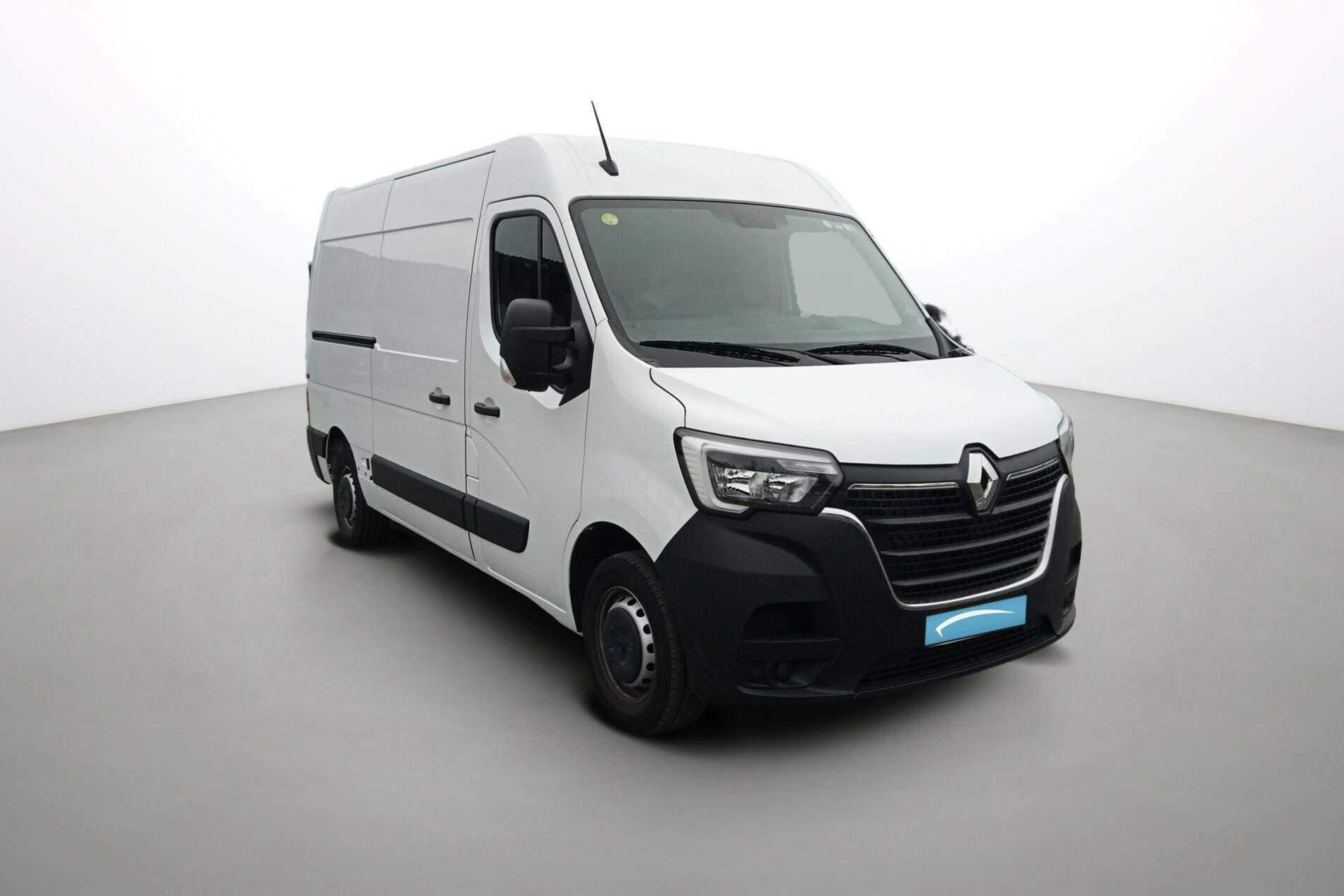 Vente en ligne Renault Master Fourgon MASTER FGN TRAC F3500 L2H2 BLUE DCI 135 au prix de 28 890 €
