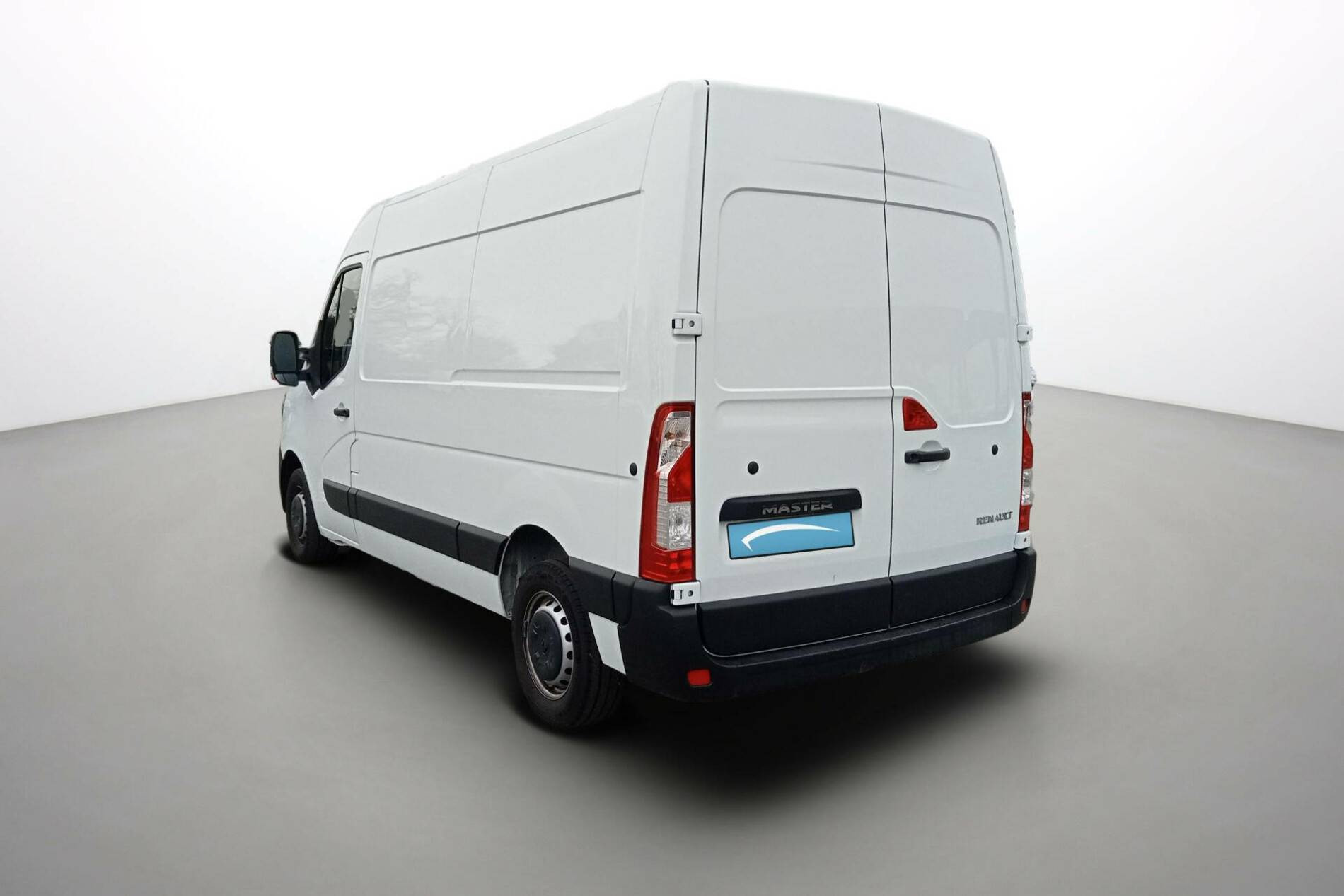 Vente en ligne Renault Master Fourgon MASTER FGN TRAC F3500 L2H2 BLUE DCI 135 au prix de 28 890 €