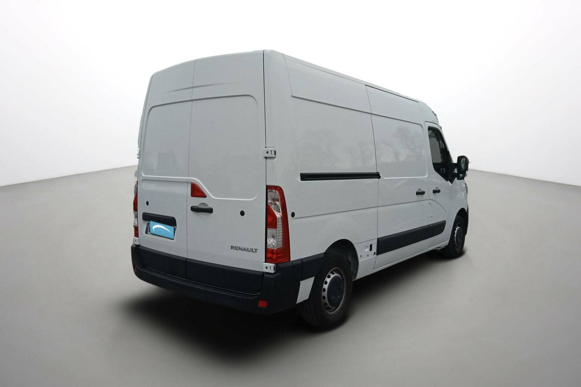 Vente en ligne Renault Master Fourgon MASTER FGN TRAC F3500 L2H2 BLUE DCI 135 au prix de 28 890 €