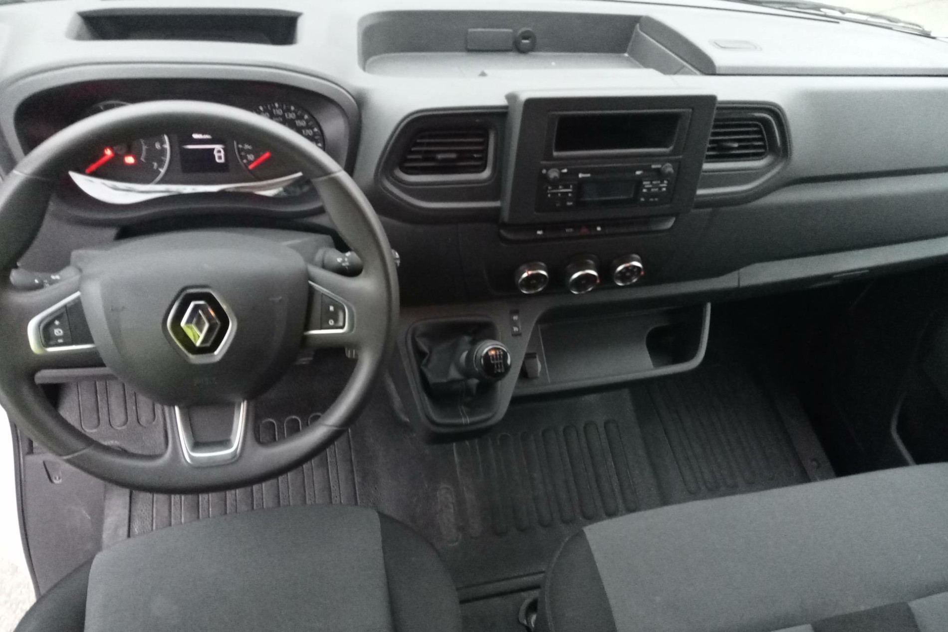 Vente en ligne Renault Master Fourgon MASTER FGN TRAC F3500 L2H2 BLUE DCI 135 au prix de 28 890 €