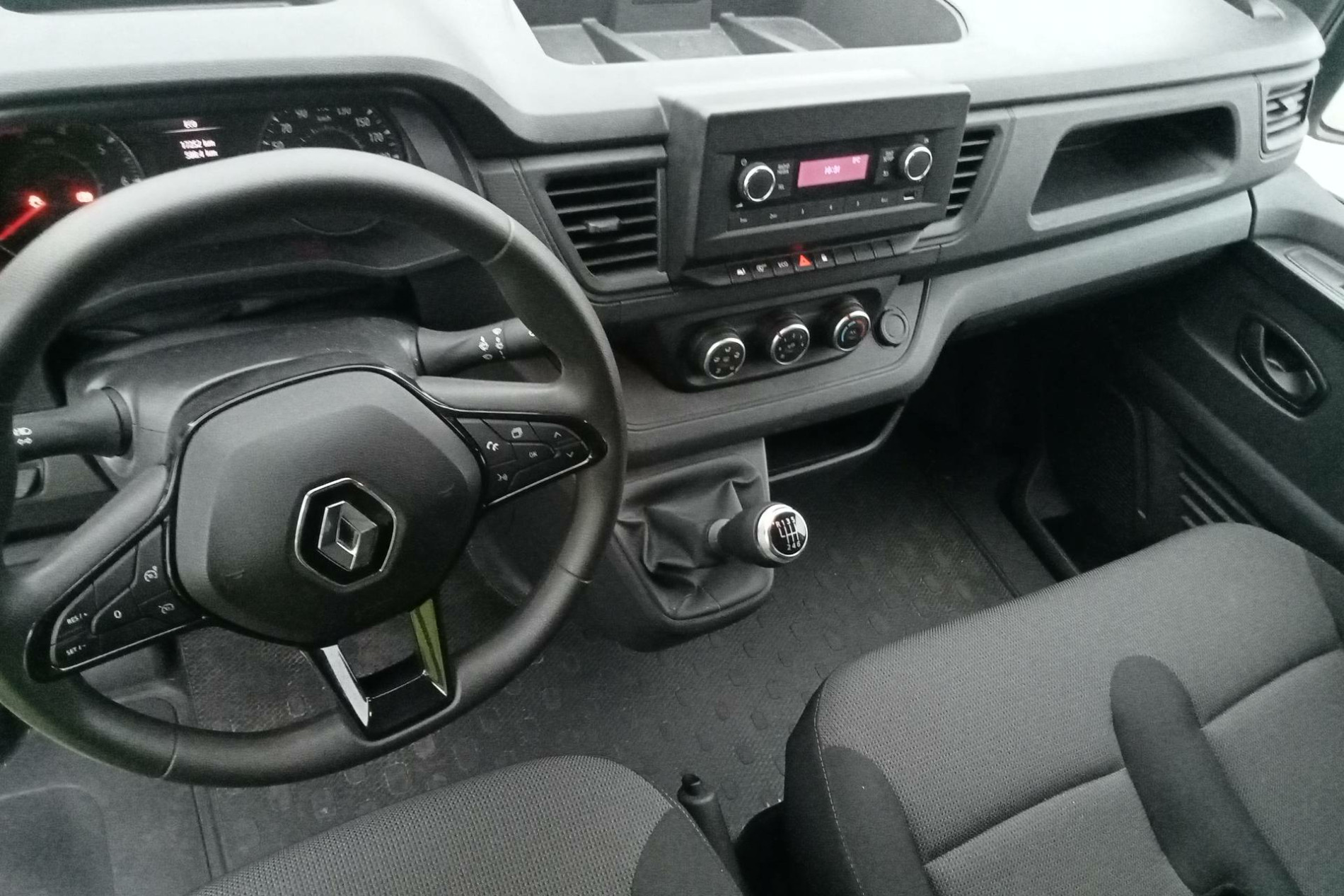 Vente en ligne Renault Trafic 3 Fourgon TRAFIC FGN L1H1 3T BLUE DCI 130 GSR2 au prix de 25 890 €