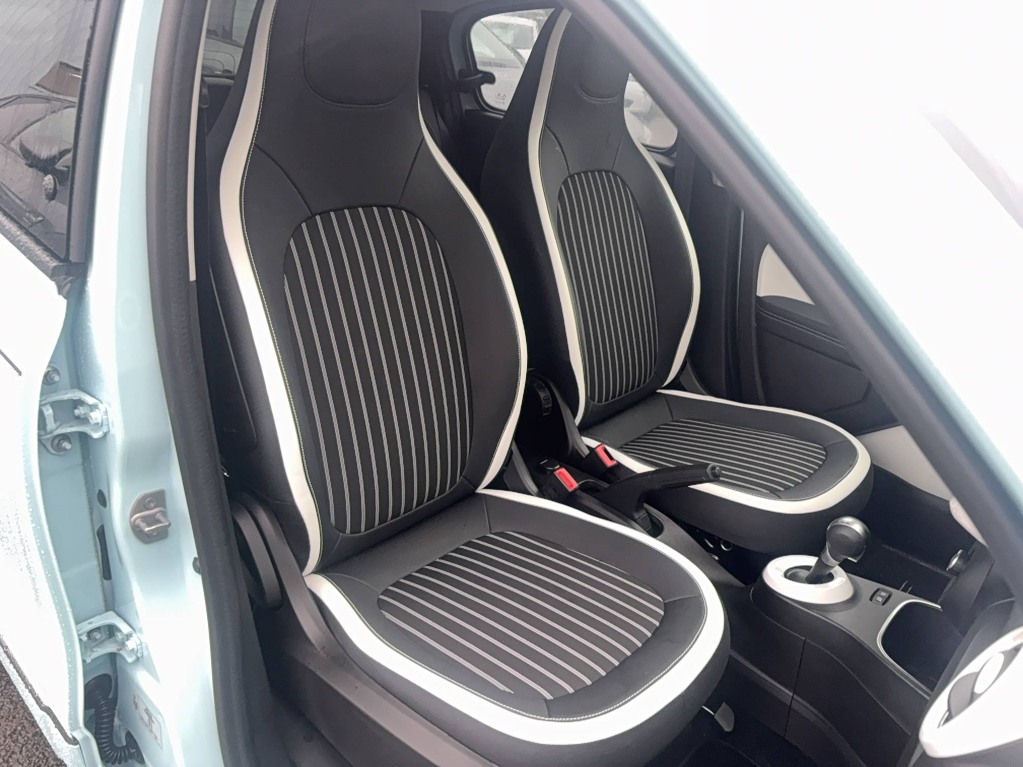 Vente en ligne Renault Twingo Electrique Twingo III E-Tech au prix de 14 890 €