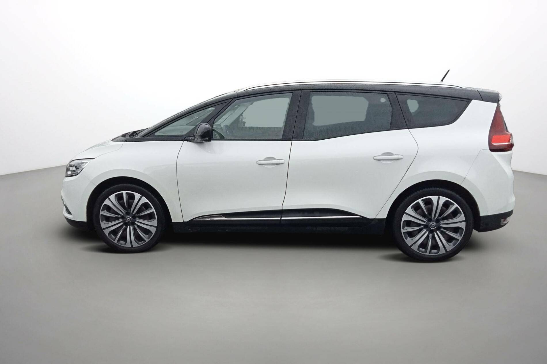 Vente en ligne Renault Grand Scenic 4 Grand Scenic TCe 140 EDC au prix de 25 990 €