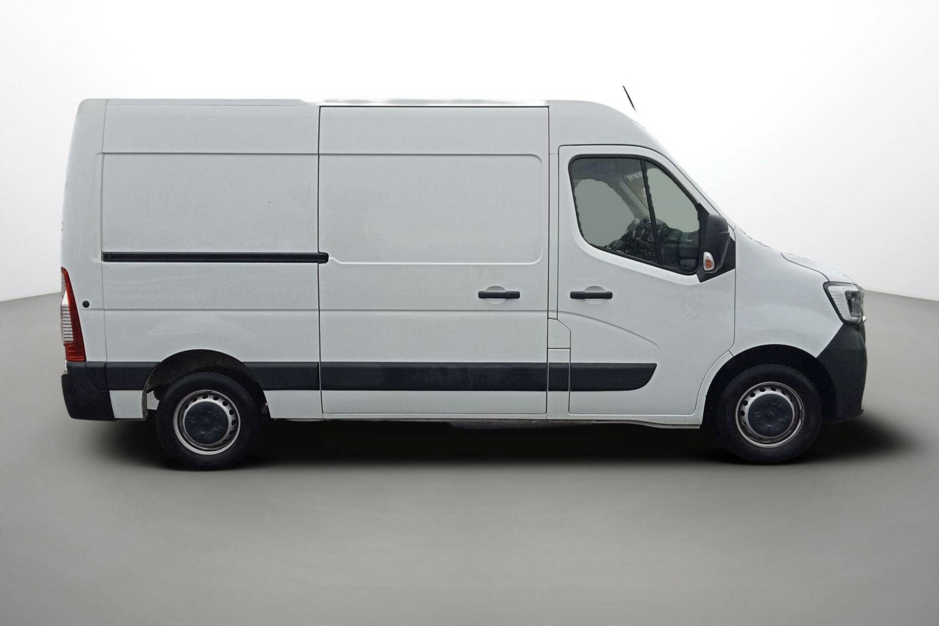 Vente en ligne Renault Master Fourgon MASTER FGN TRAC F3500 L2H2 BLUE DCI 135 au prix de 29 890 €