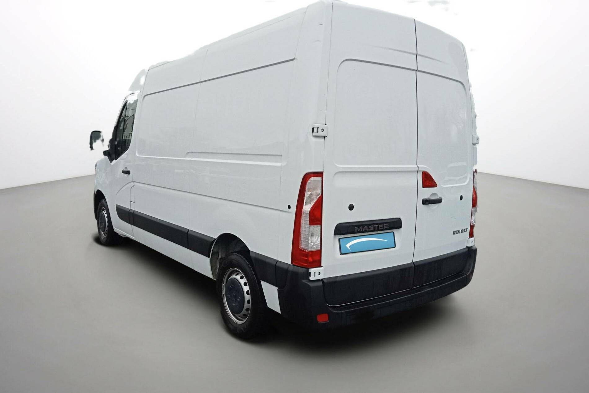 Vente en ligne Renault Master Fourgon MASTER FGN TRAC F3500 L2H2 BLUE DCI 135 au prix de 29 890 €