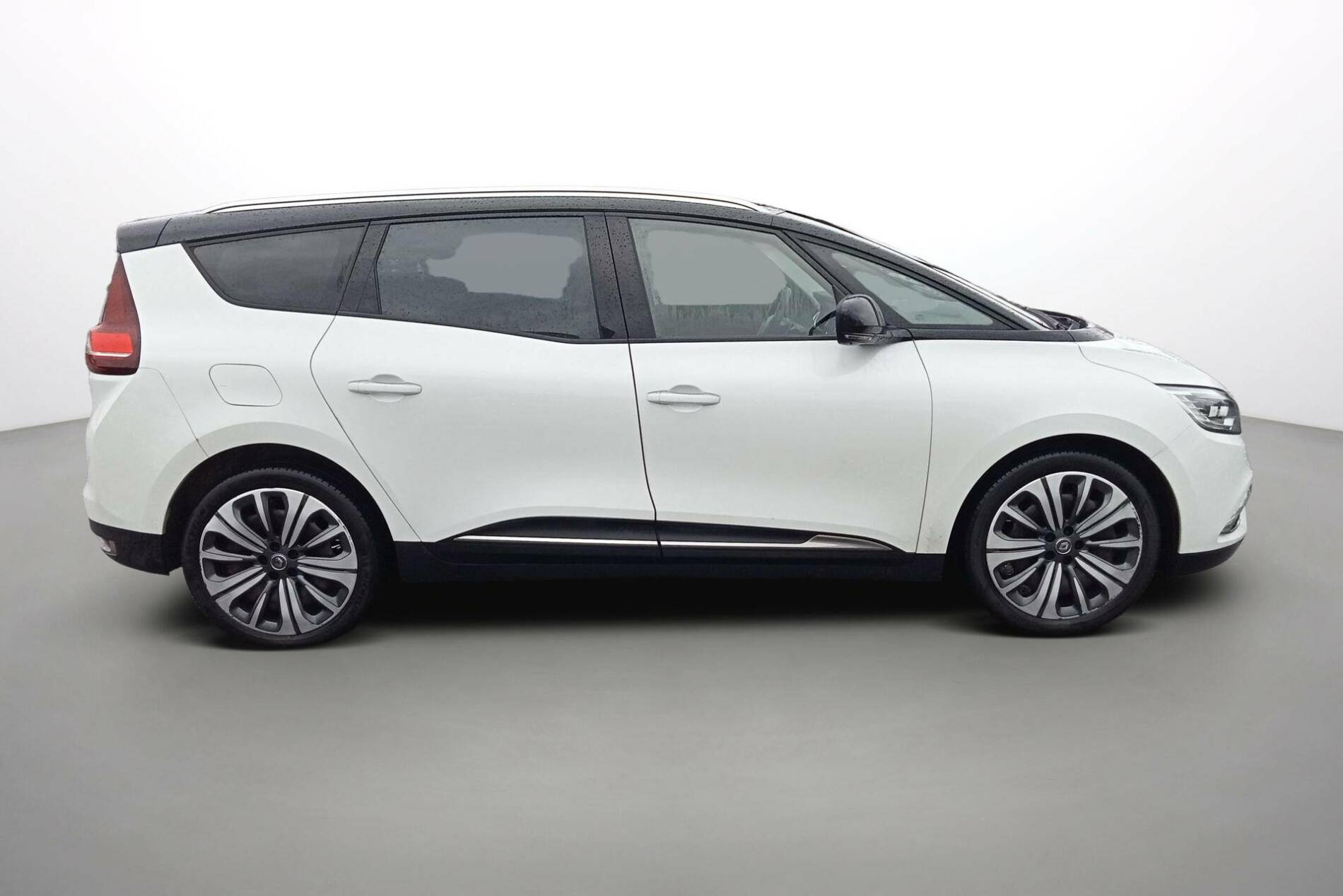 Vente en ligne Renault Grand Scenic 4 Grand Scenic TCe 140 EDC au prix de 25 990 €