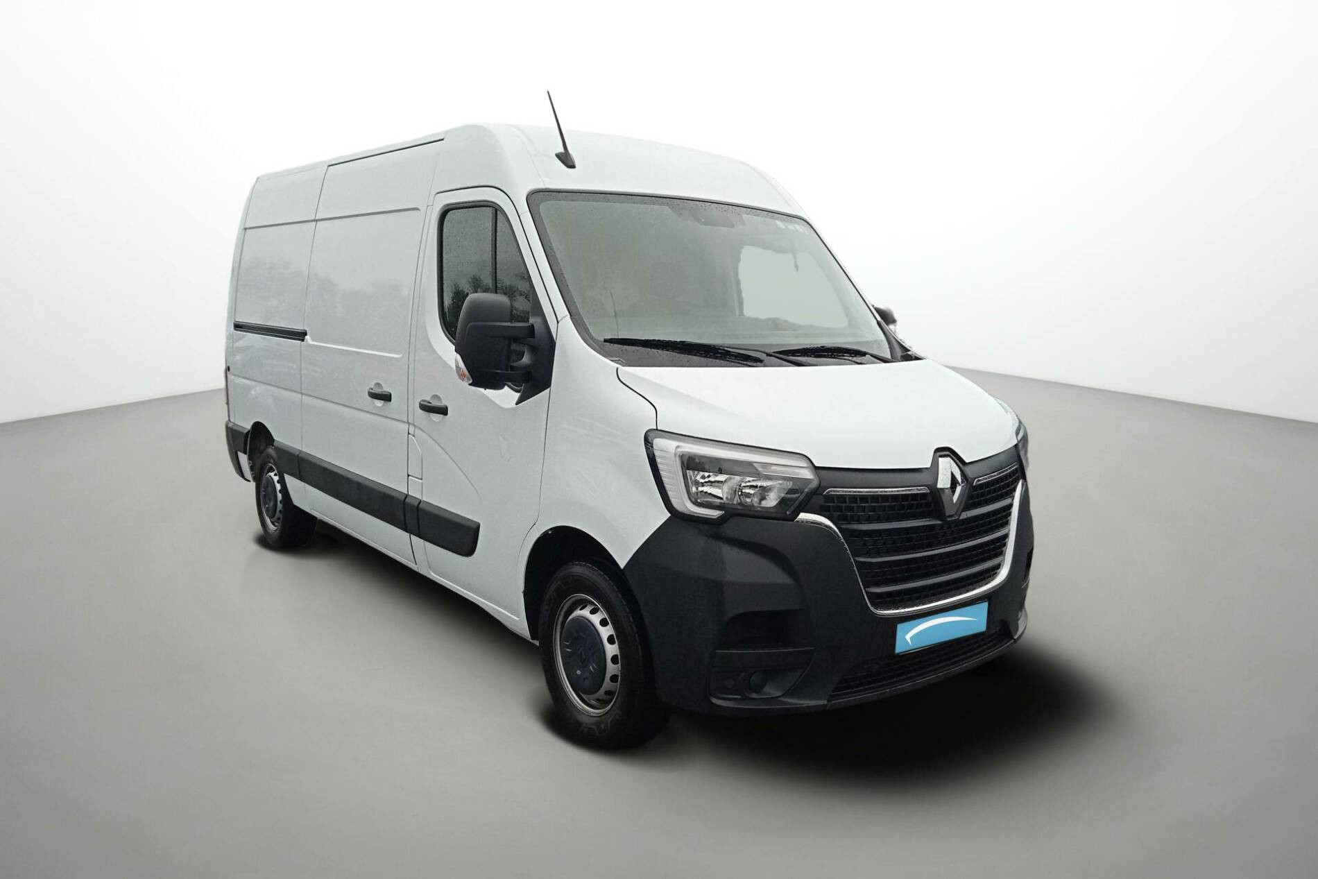 Vente en ligne Renault Master Fourgon MASTER FGN TRAC F3500 L2H2 BLUE DCI 135 au prix de 29 890 €