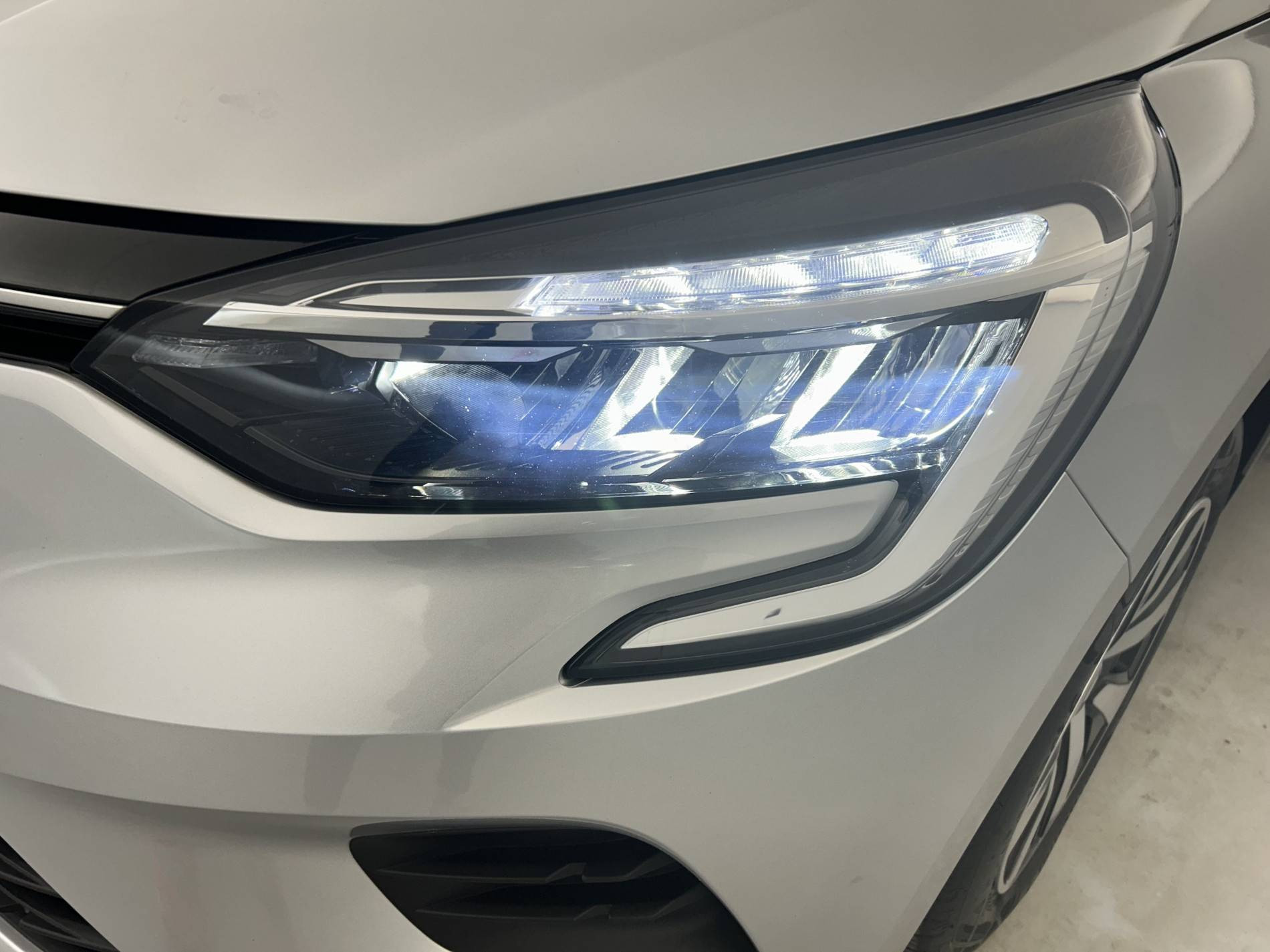 Vente en ligne Renault Clio 5 Clio TCe 90 au prix de 13 990 €