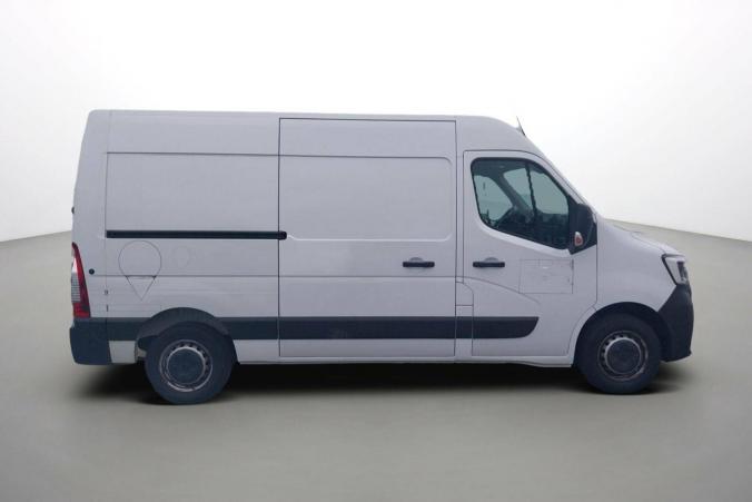 Vente en ligne Renault Master Fourgon MASTER FGN TRAC F3300 L2H2 BLUE DCI 135 au prix de 23 270 €
