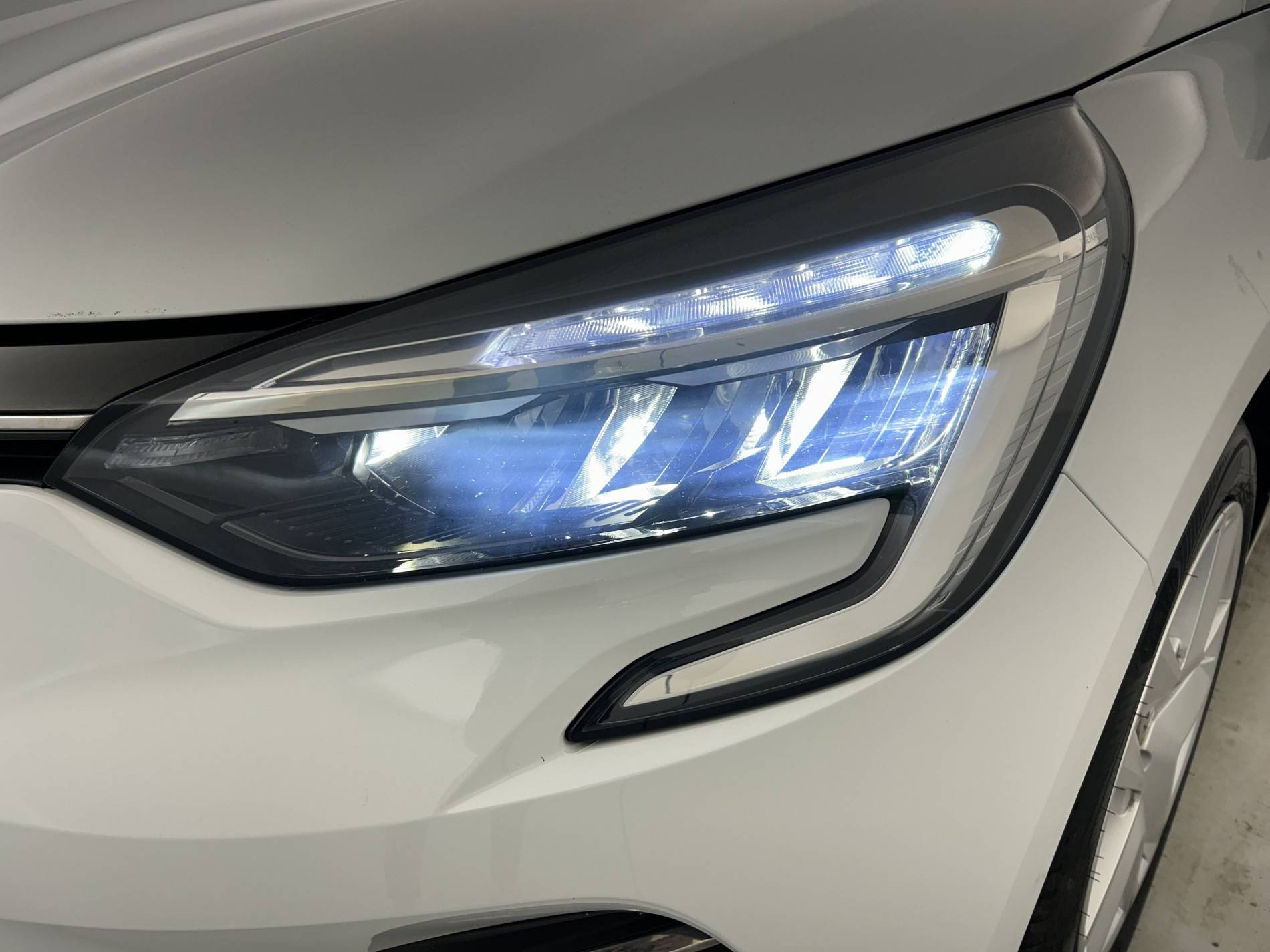 Vente en ligne Renault Clio 5 Clio TCe 90 au prix de 13 290 €