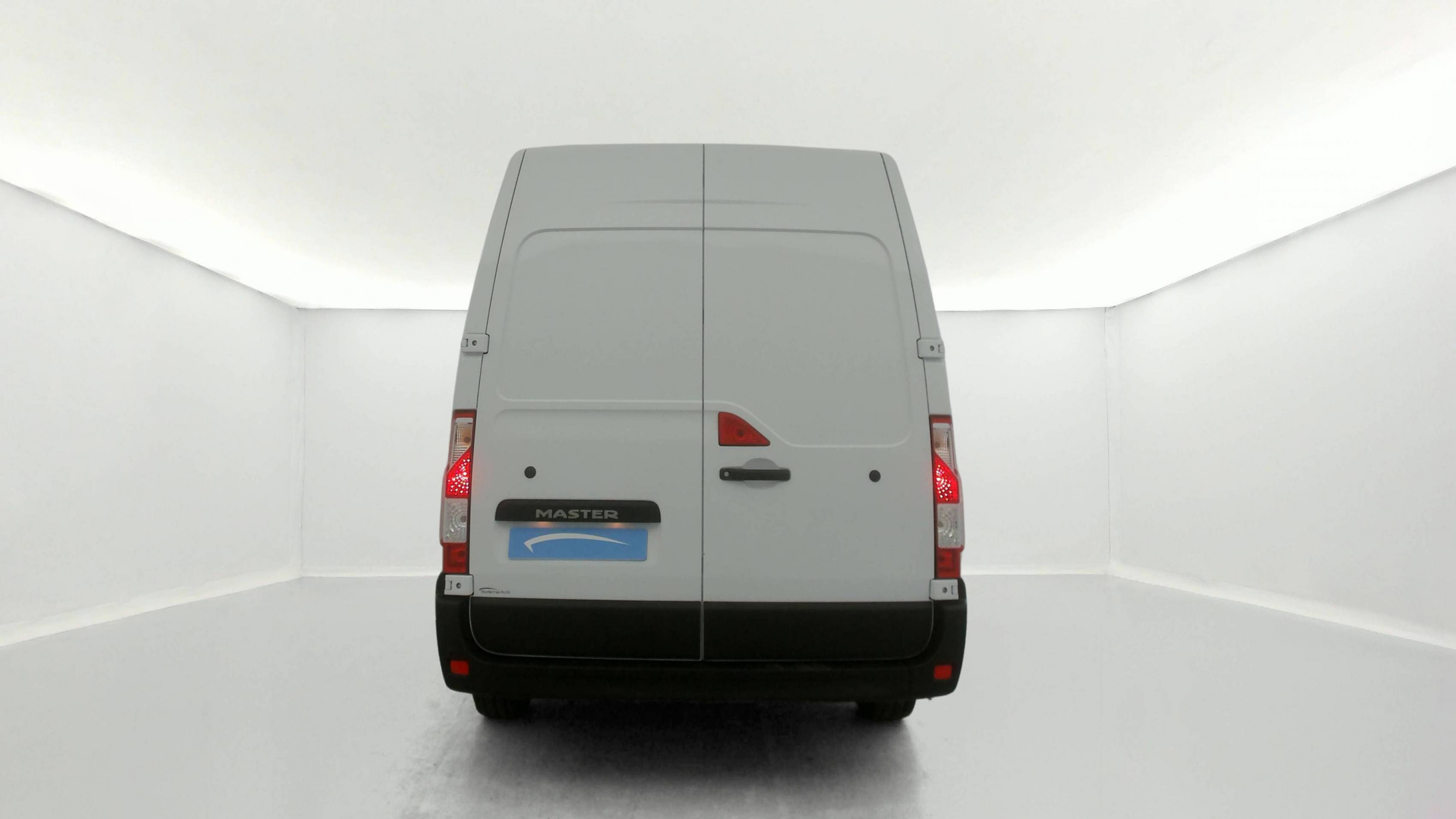 Vente en ligne Renault Master Fourgon MASTER FGN TRAC F3500 L2H2 BLUE DCI 135 au prix de 27 890 €
