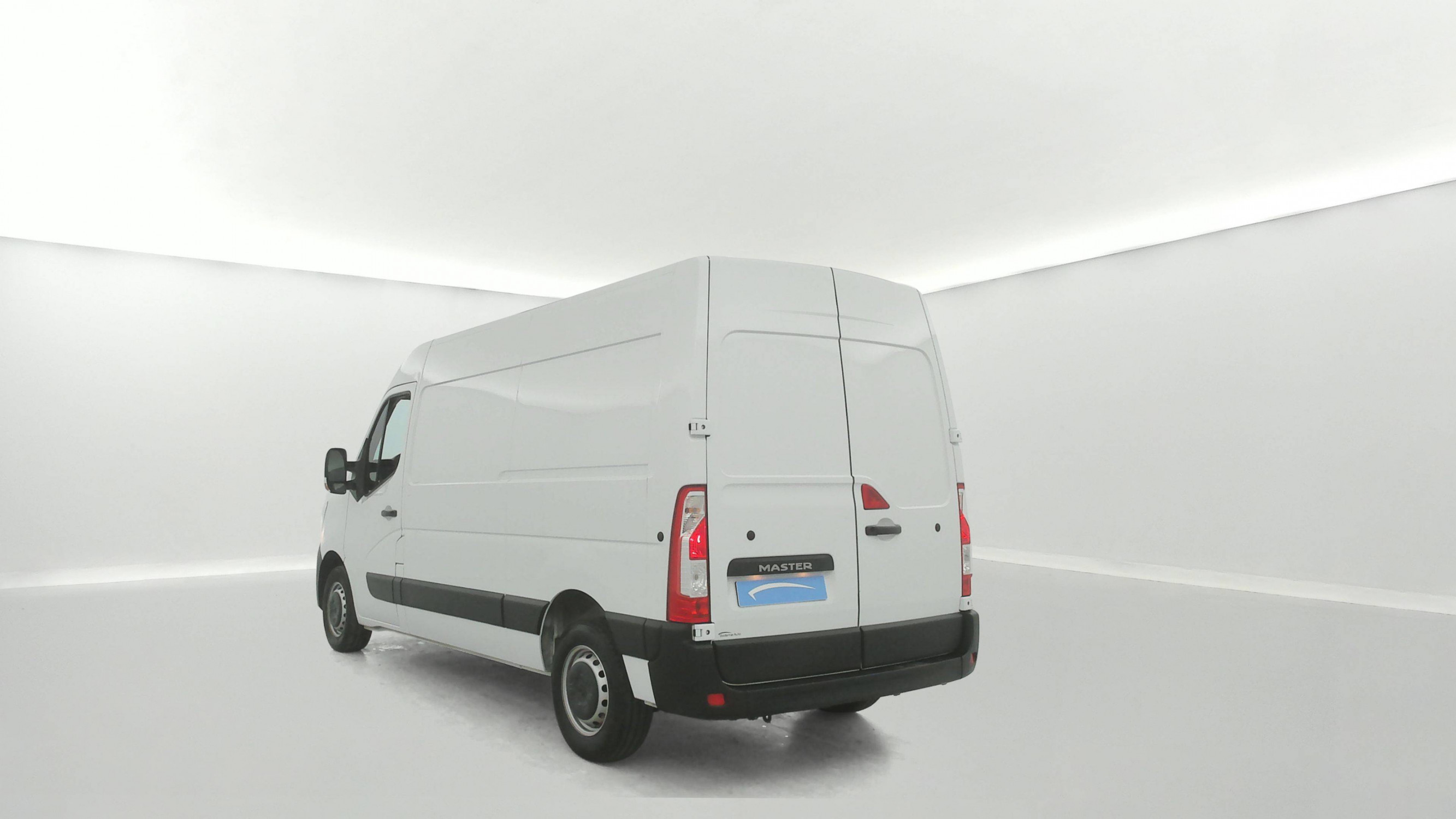 Vente en ligne Renault Master Fourgon MASTER FGN TRAC F3500 L2H2 BLUE DCI 135 au prix de 27 890 €