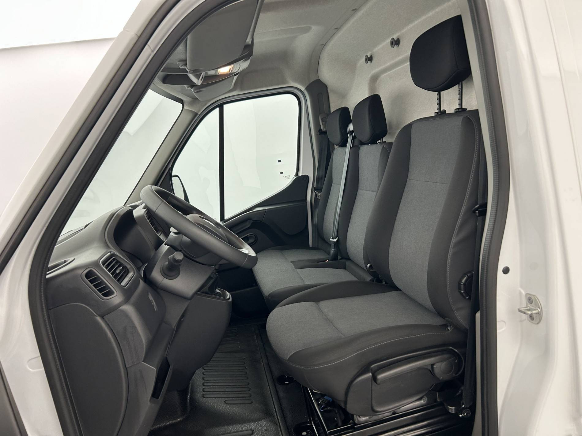 Vente en ligne Renault Master Fourgon MASTER FGN TRAC F3500 L2H2 BLUE DCI 135 au prix de 27 890 €