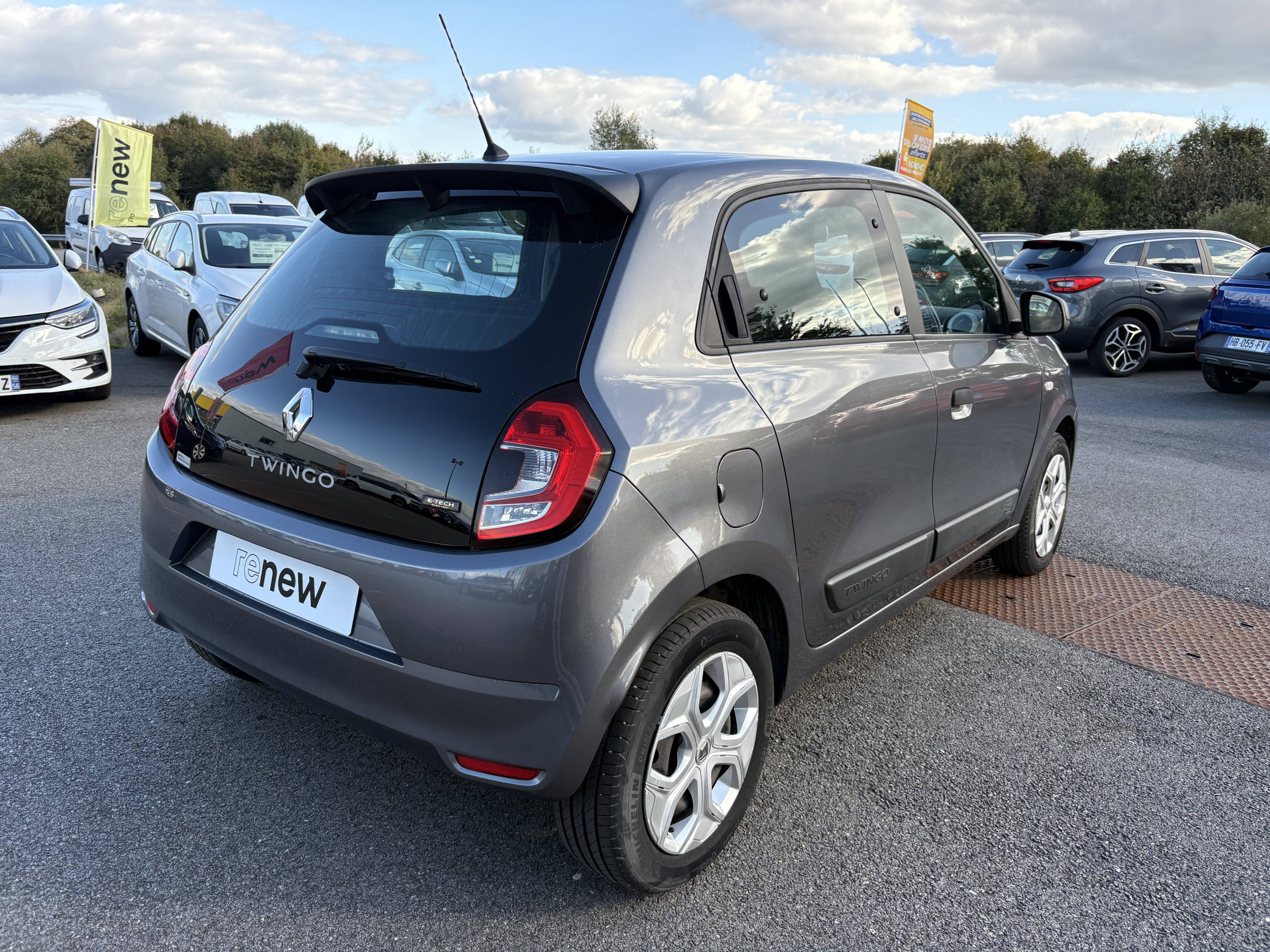 Vente en ligne Renault Twingo Electrique Twingo III E-Tech au prix de 9 990 €