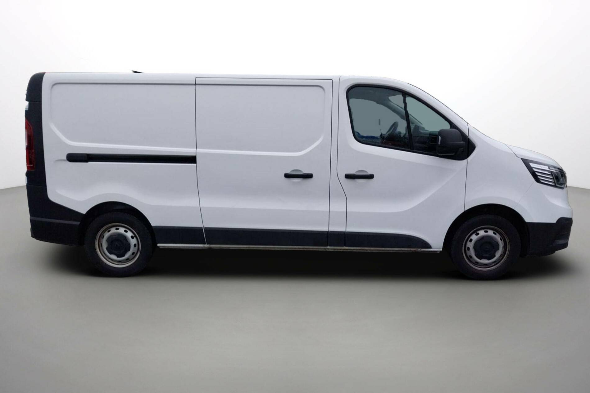 Vente en ligne Renault Trafic 3 Fourgon TRAFIC FGN L2H1 3000 KG BLUE DCI 130 au prix de 23 490 €