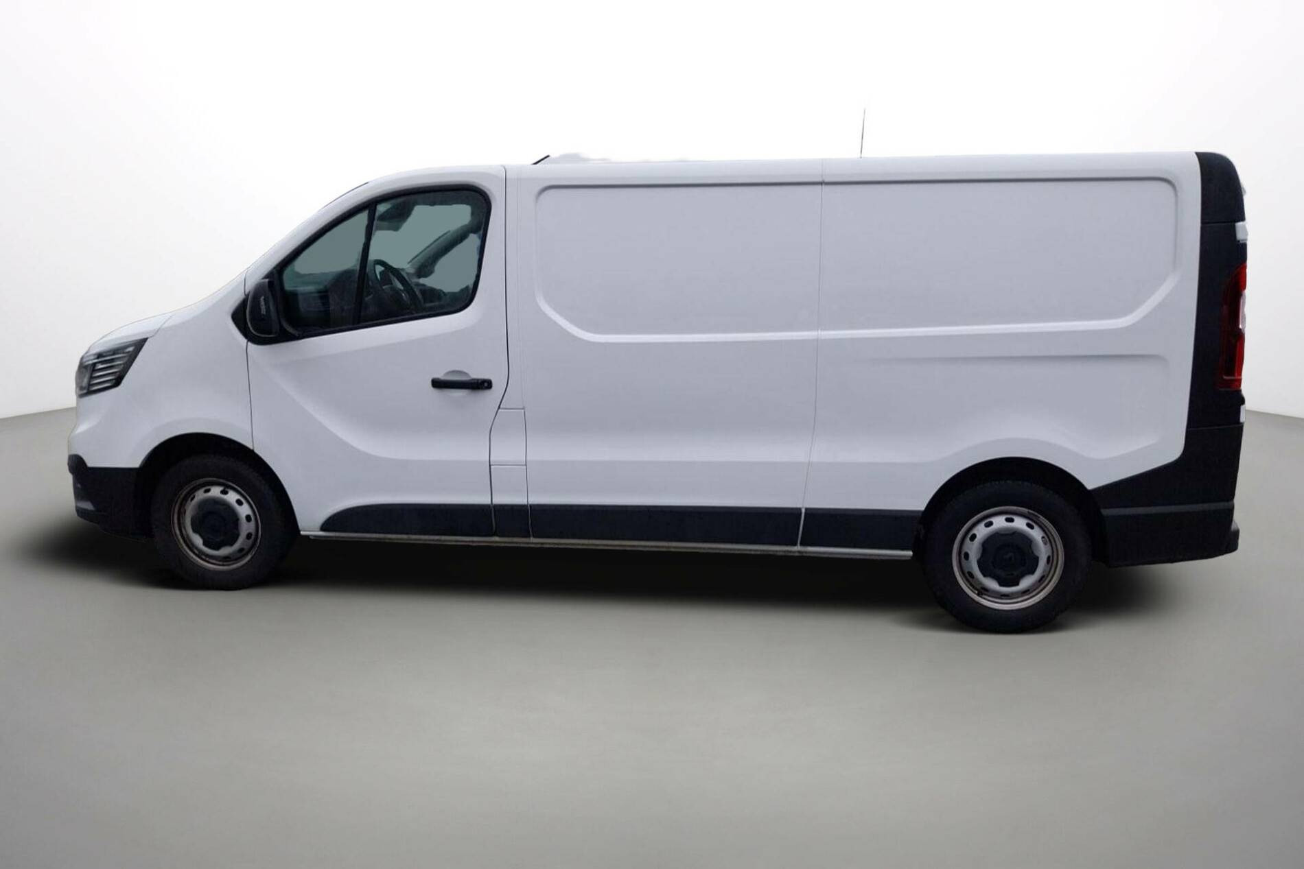 Vente en ligne Renault Trafic 3 Fourgon TRAFIC FGN L2H1 3000 KG BLUE DCI 130 au prix de 23 490 €