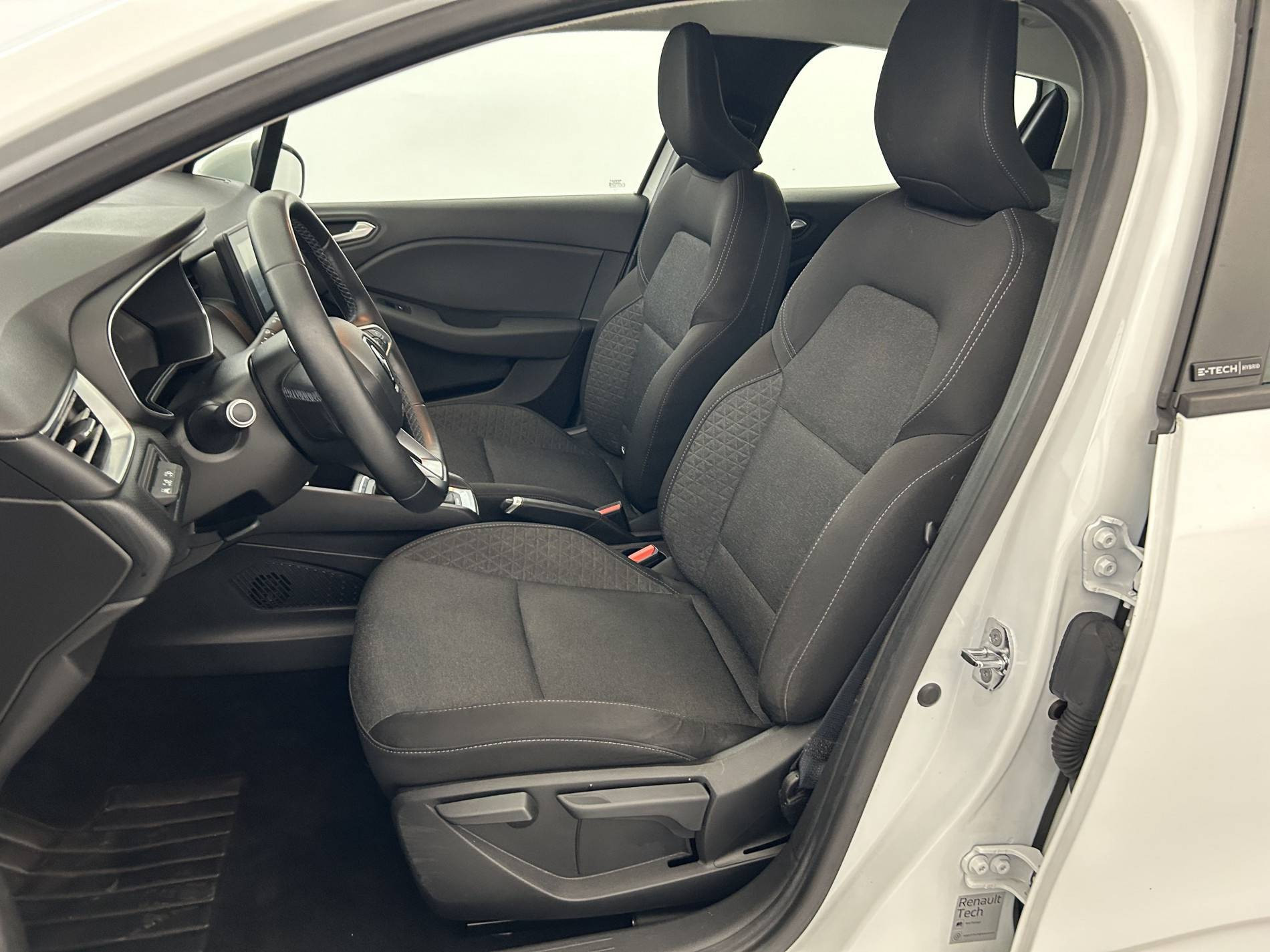 Vente en ligne Renault Clio 5 Clio E-Tech 140 - 21 au prix de 13 990 €