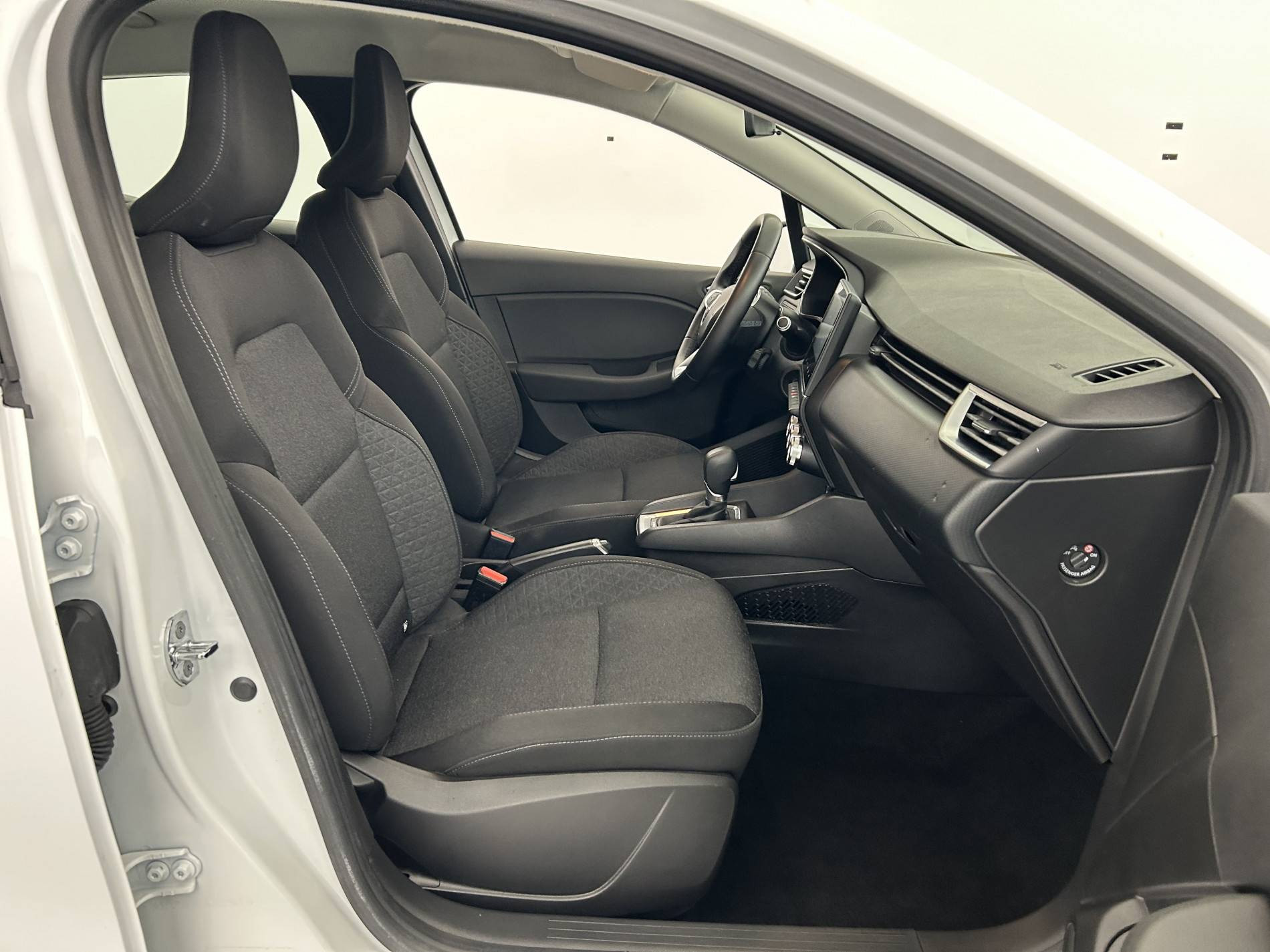 Vente en ligne Renault Clio 5 Clio E-Tech 140 - 21 au prix de 13 990 €