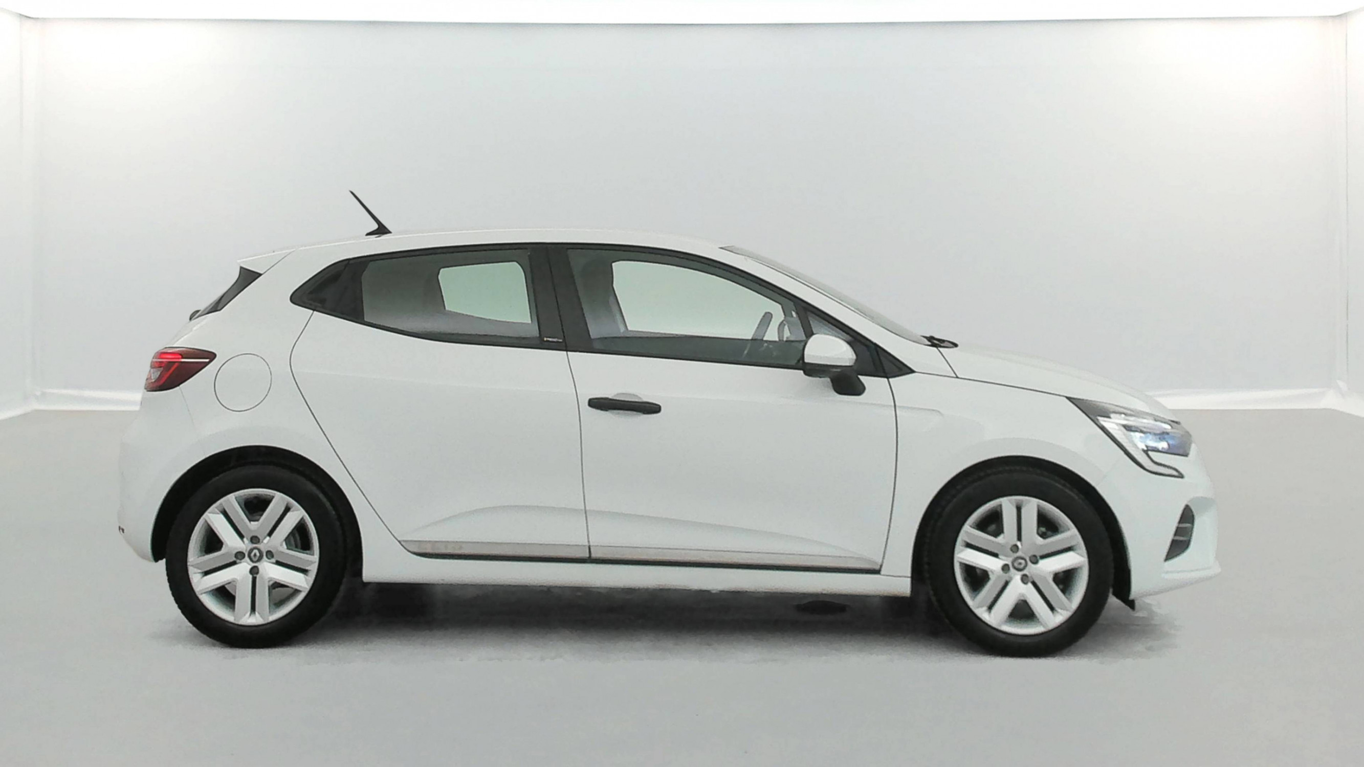 Vente en ligne Renault Clio 5 Clio E-Tech 140 - 21 au prix de 13 990 €