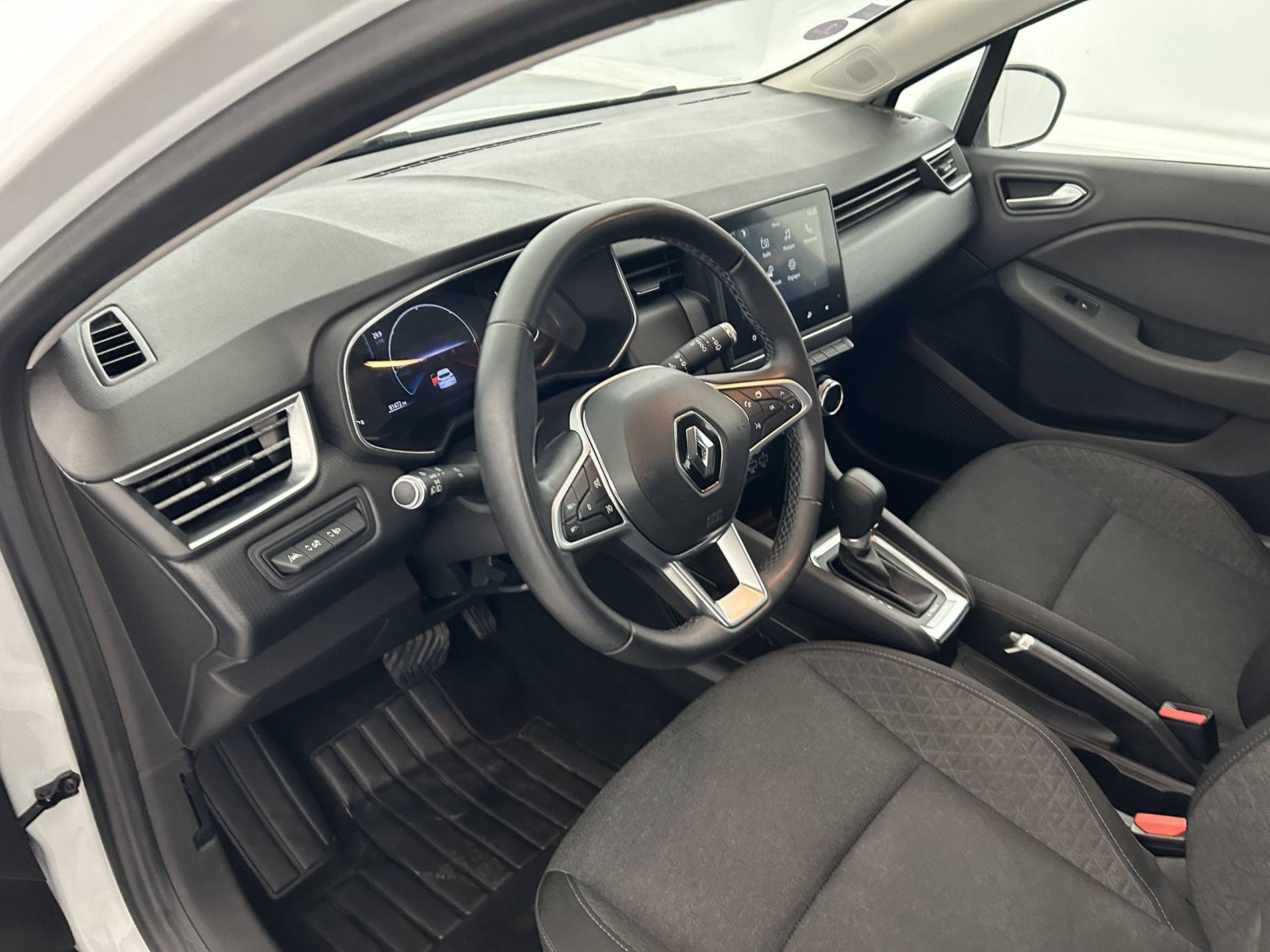 Vente en ligne Renault Clio 5 Clio E-Tech 140 - 21 au prix de 13 990 €